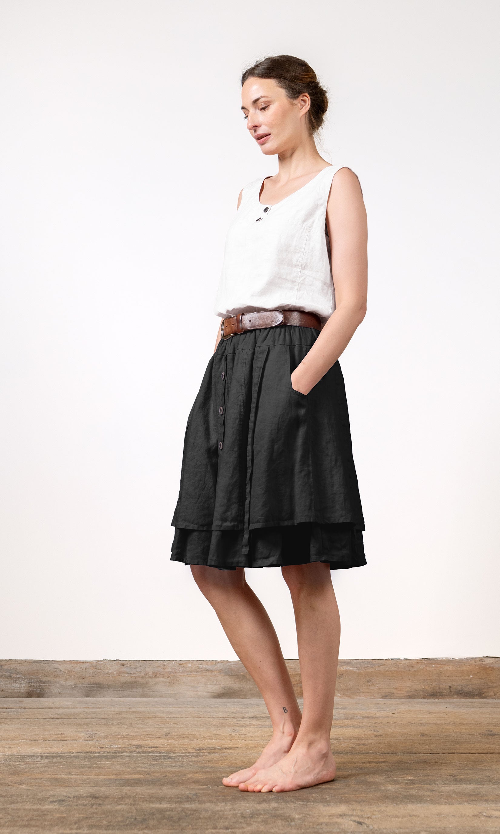 Short linen skirt with double, wide skirts