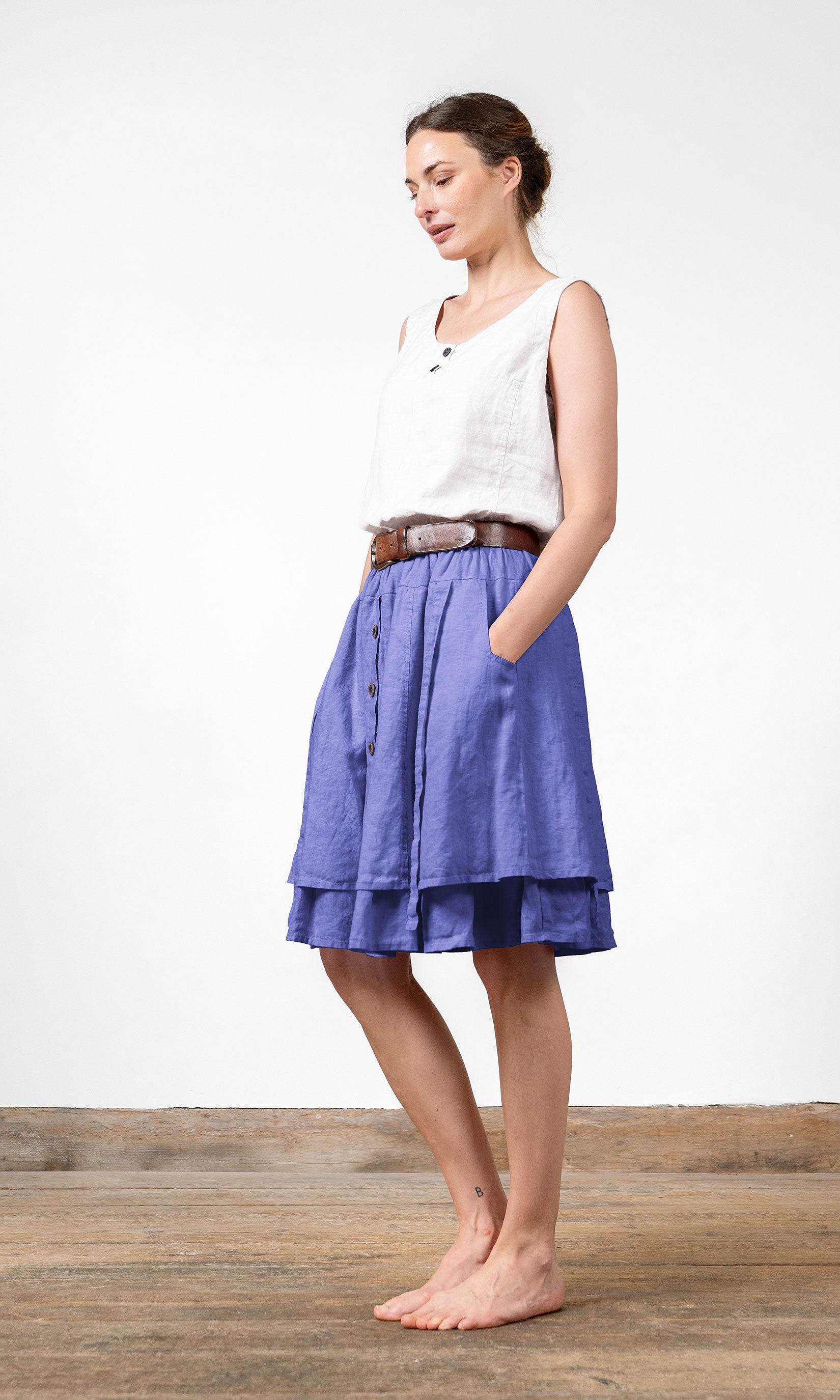 Kurzer Leinenrock mit doppelten, weiten Röcken