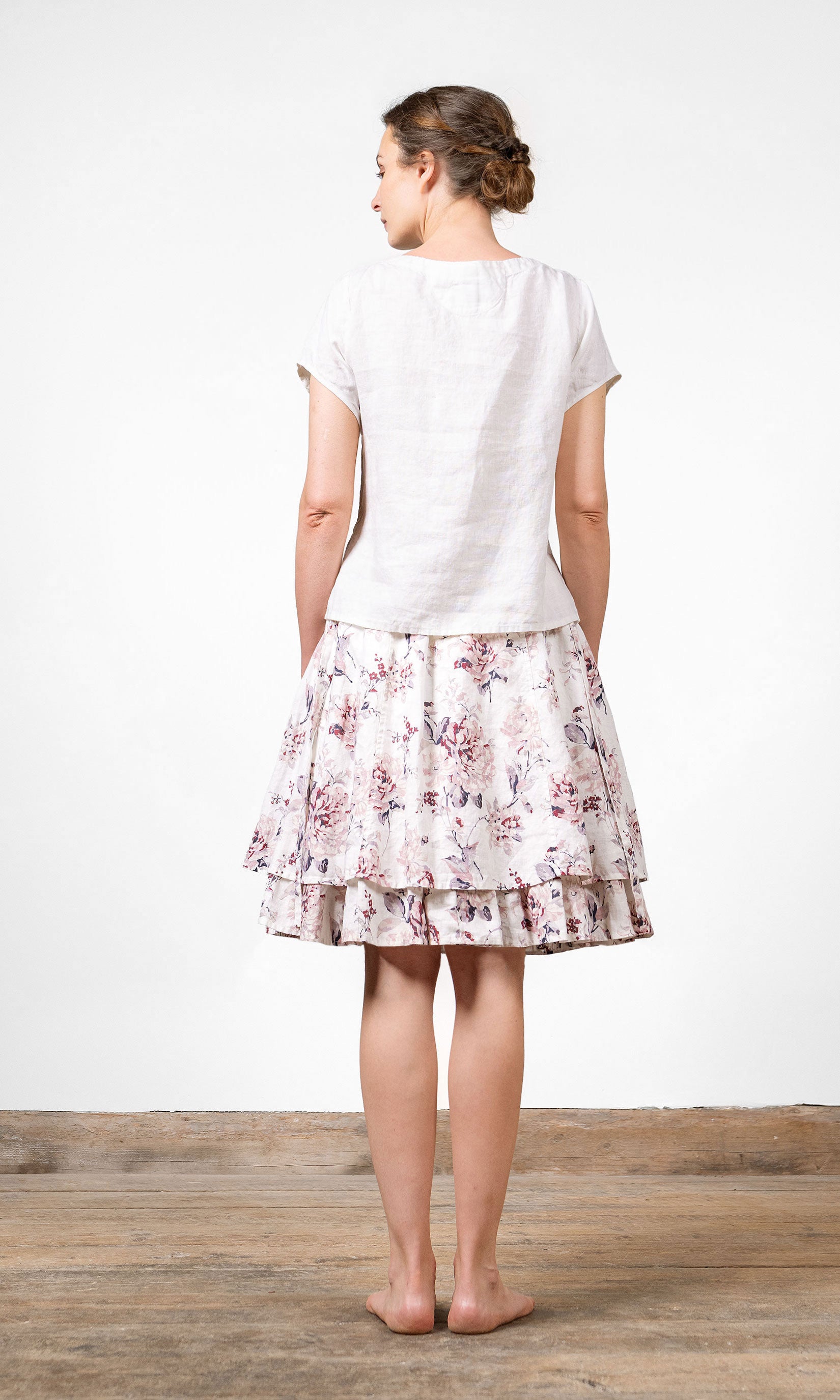 Kurzer Leinenrock mit doppelten, weiten Röcken