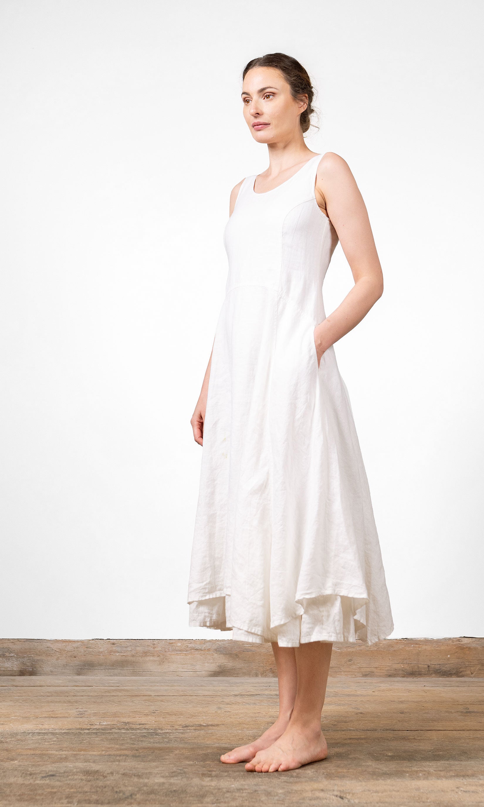 Kurzer Leinenrock mit doppelten, weiten Röcken