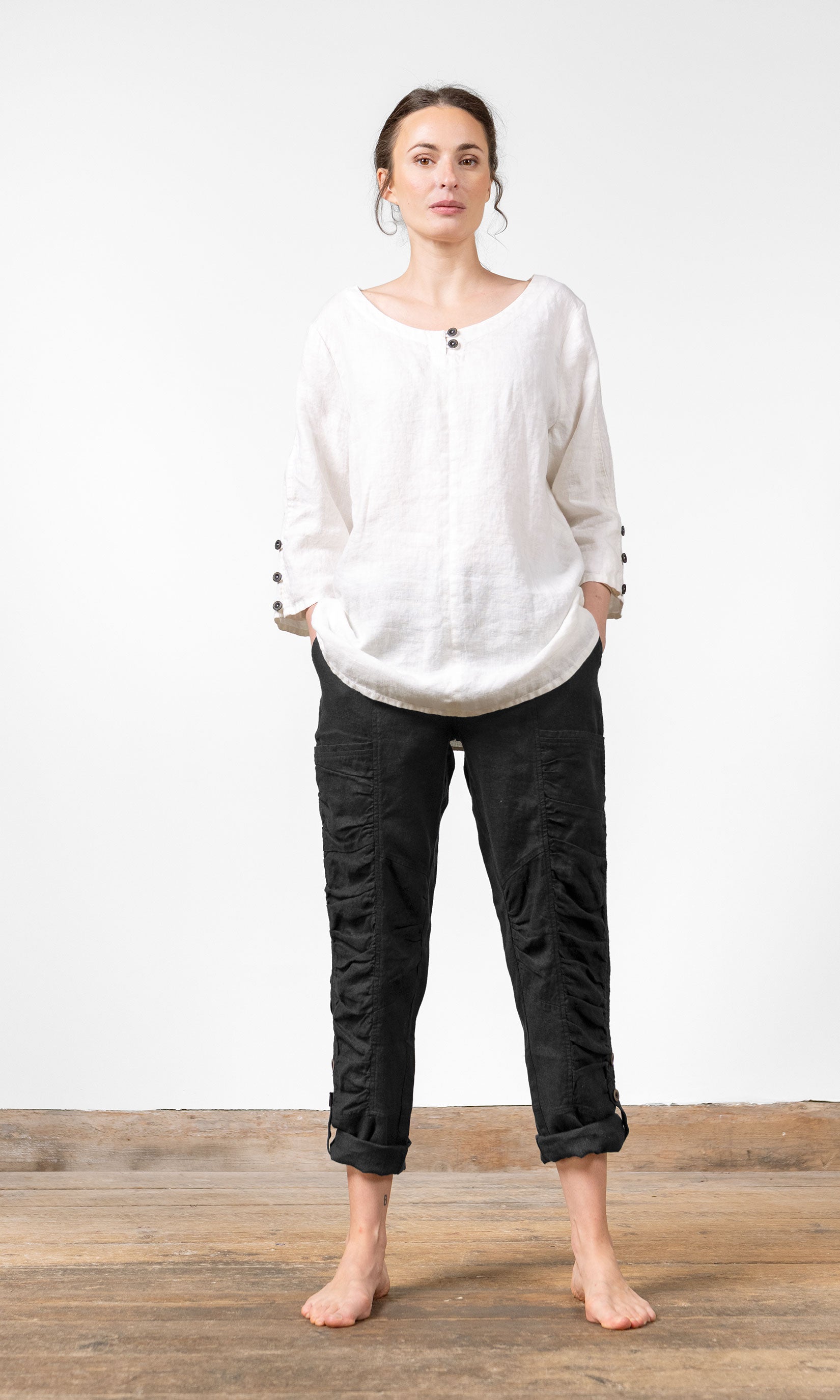 Linnebyxa med veck och slejf i benet