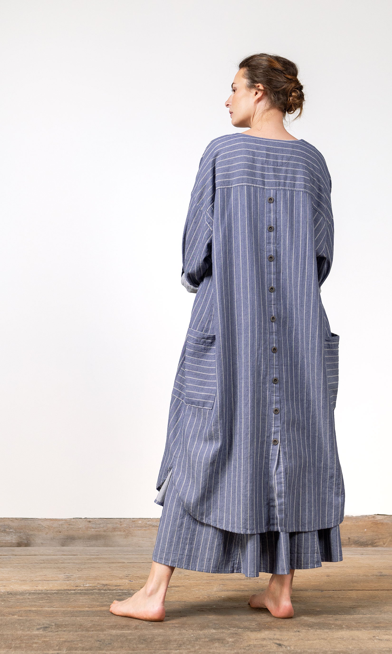 Gestreifter langer Mantel aus blauem Baumwoll-Leinenstoff