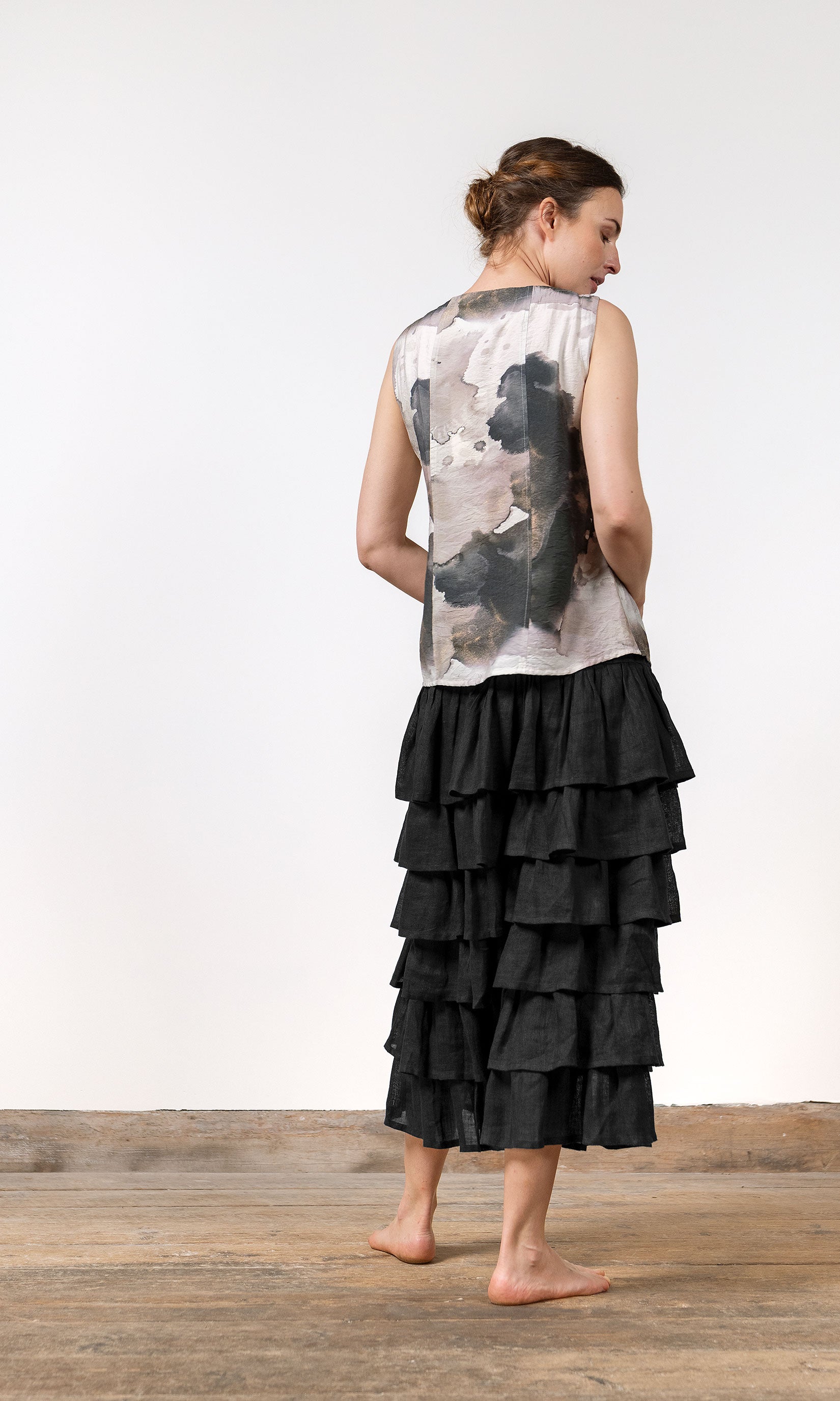 Ärmlös topp i mönstrad viskosmix