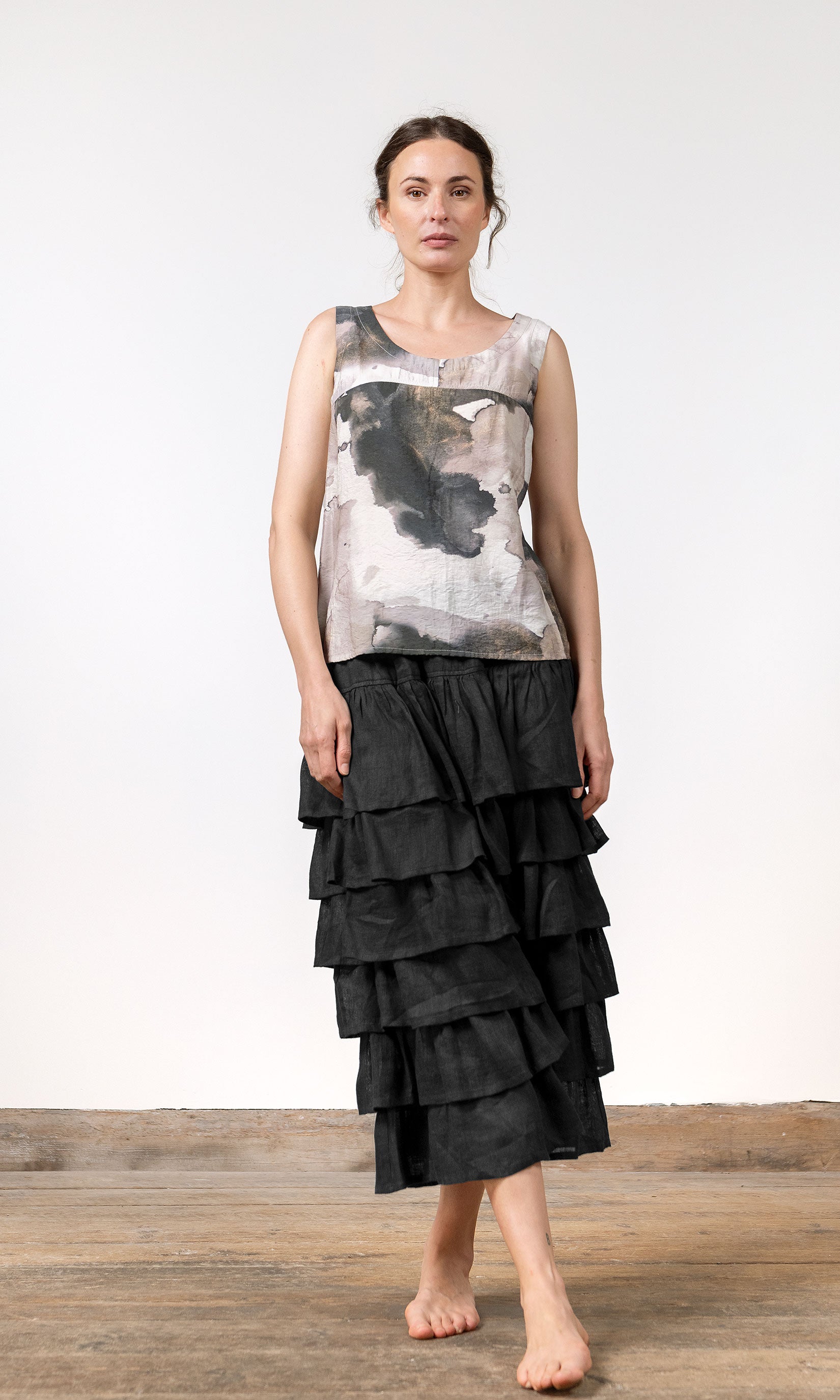 Ärmlös topp i mönstrad viskosmix