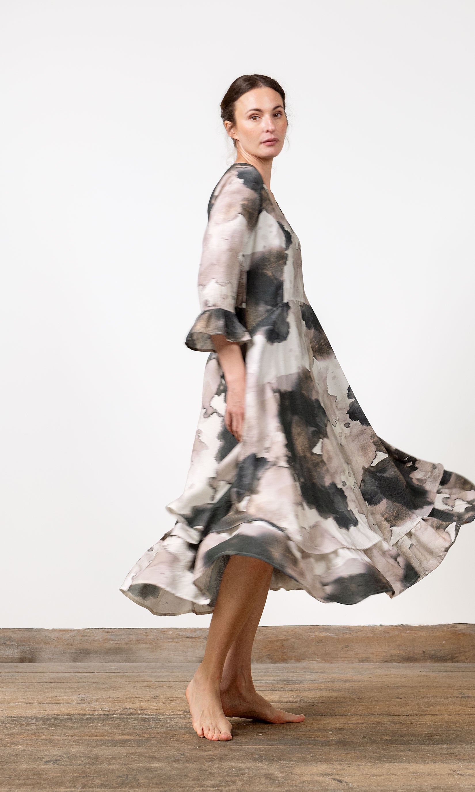 Dress with ruffle edge in patterned viscose blend