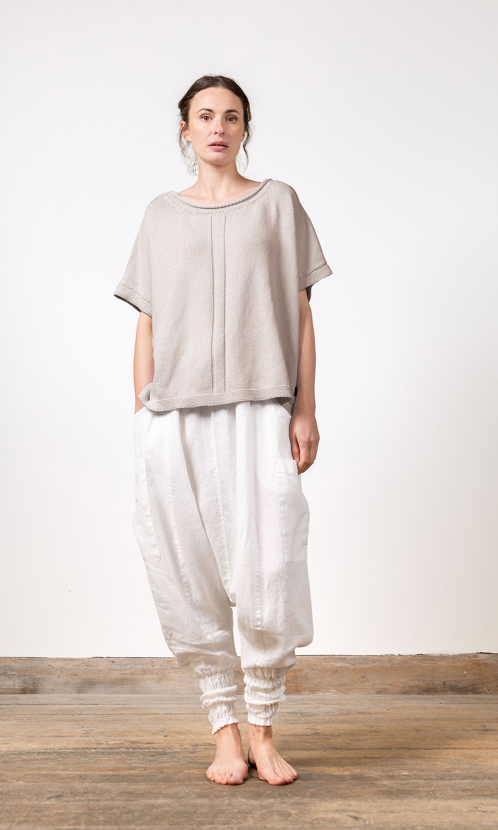 Kort stickad topp i ekologisk bomull