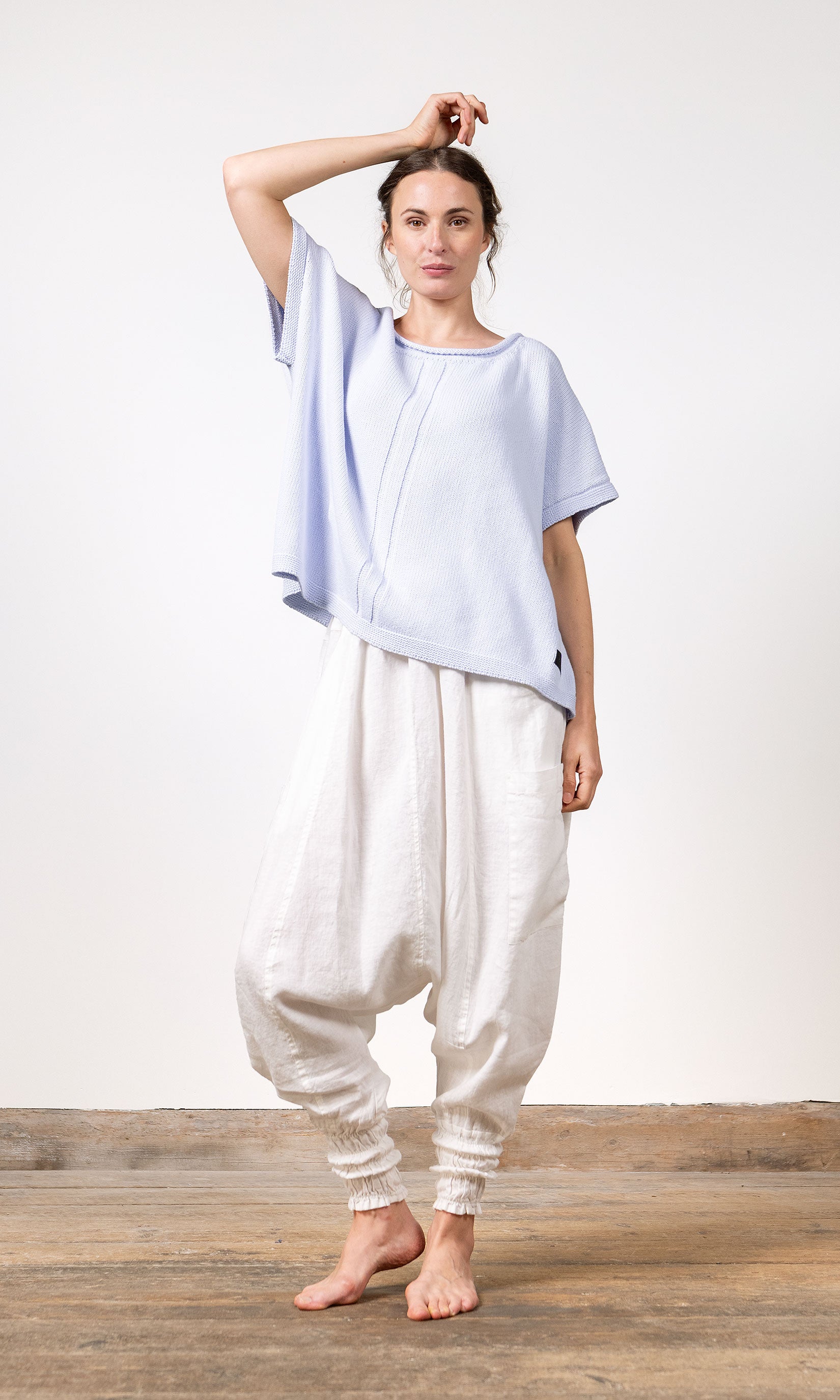 Short knitted top in organic cotton