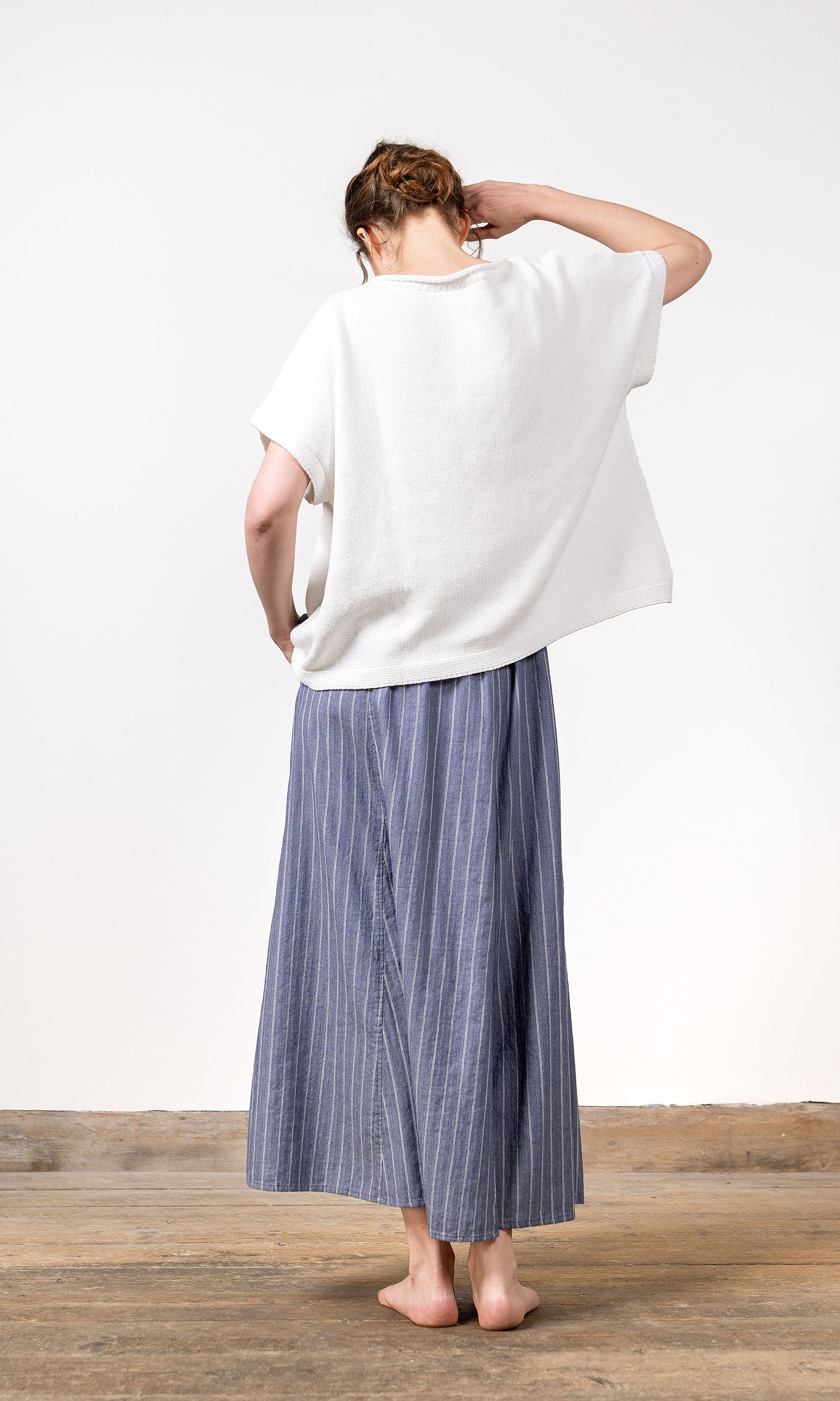 Short knitted top in organic cotton