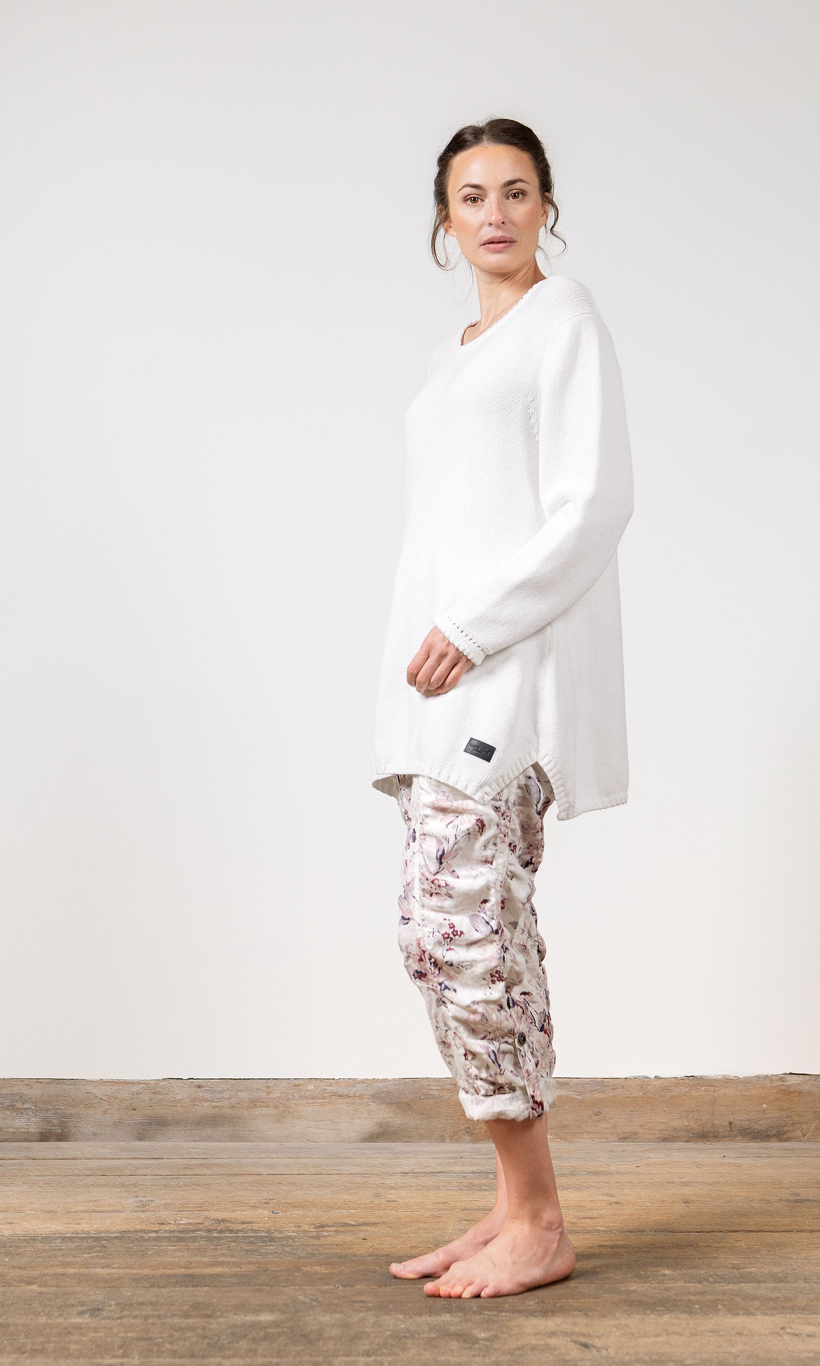 Langer gestrickter A-förmiger Pullover aus biologischer Baumwolle