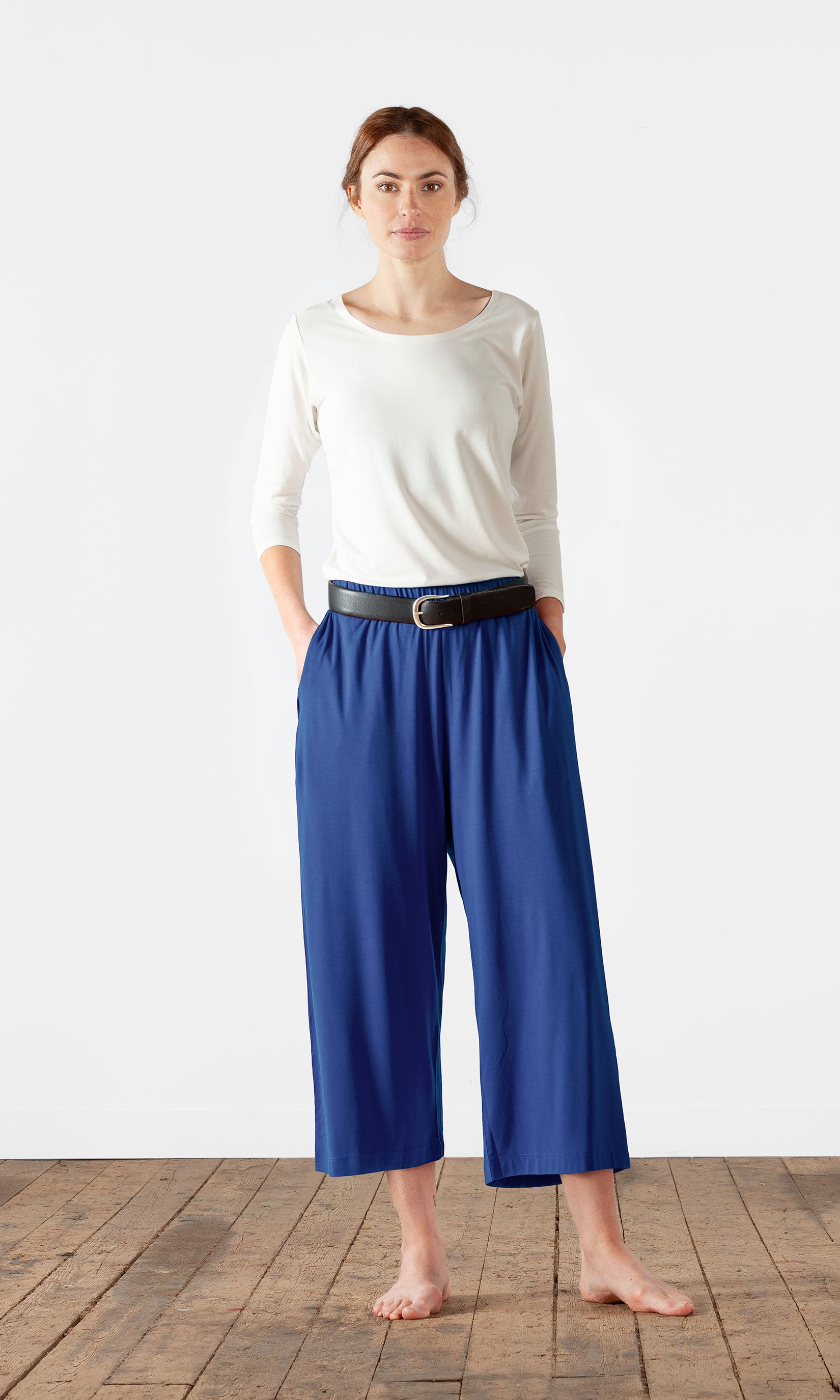 Viskosehose in weiter, gerader Capri-Form