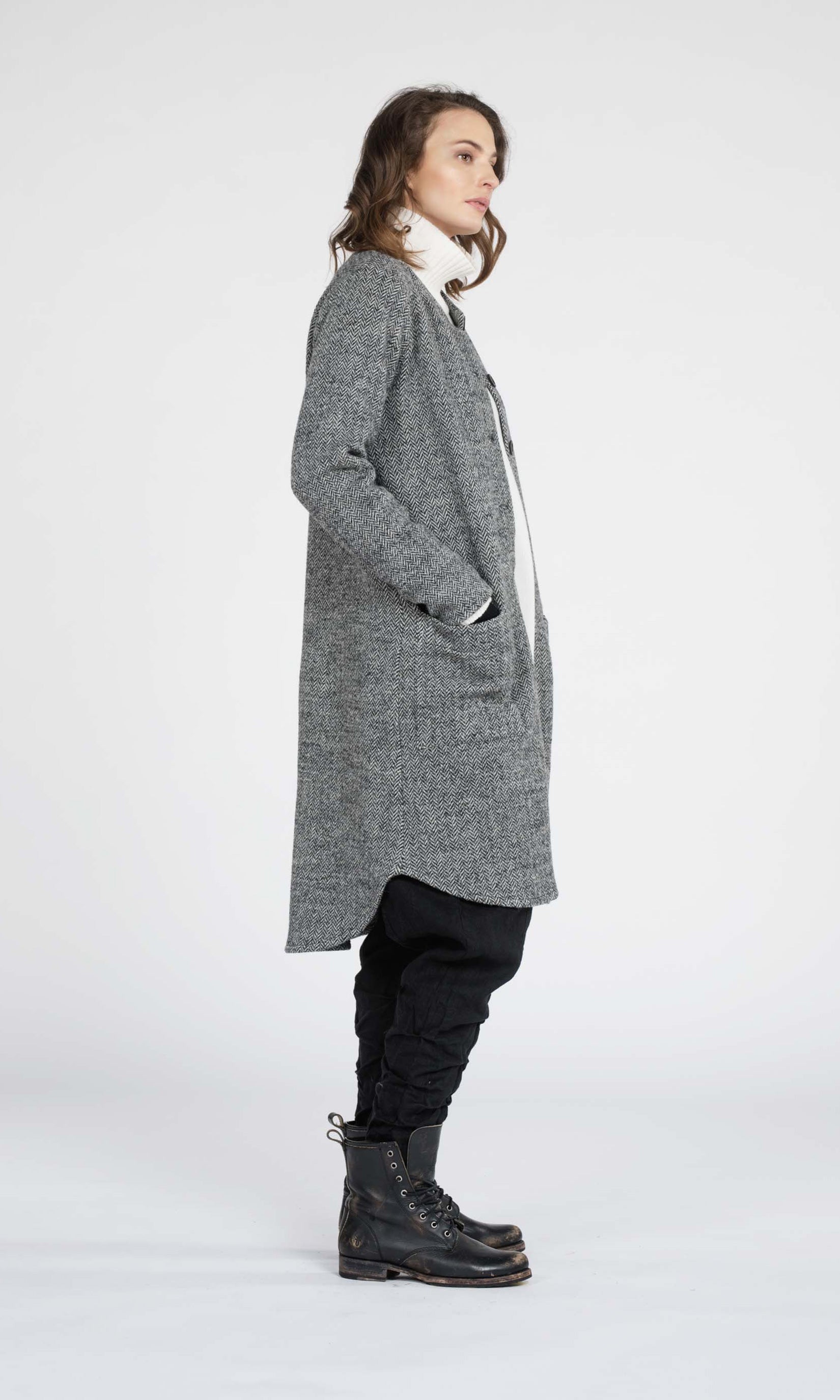 Knee-length coat with round neck without collar