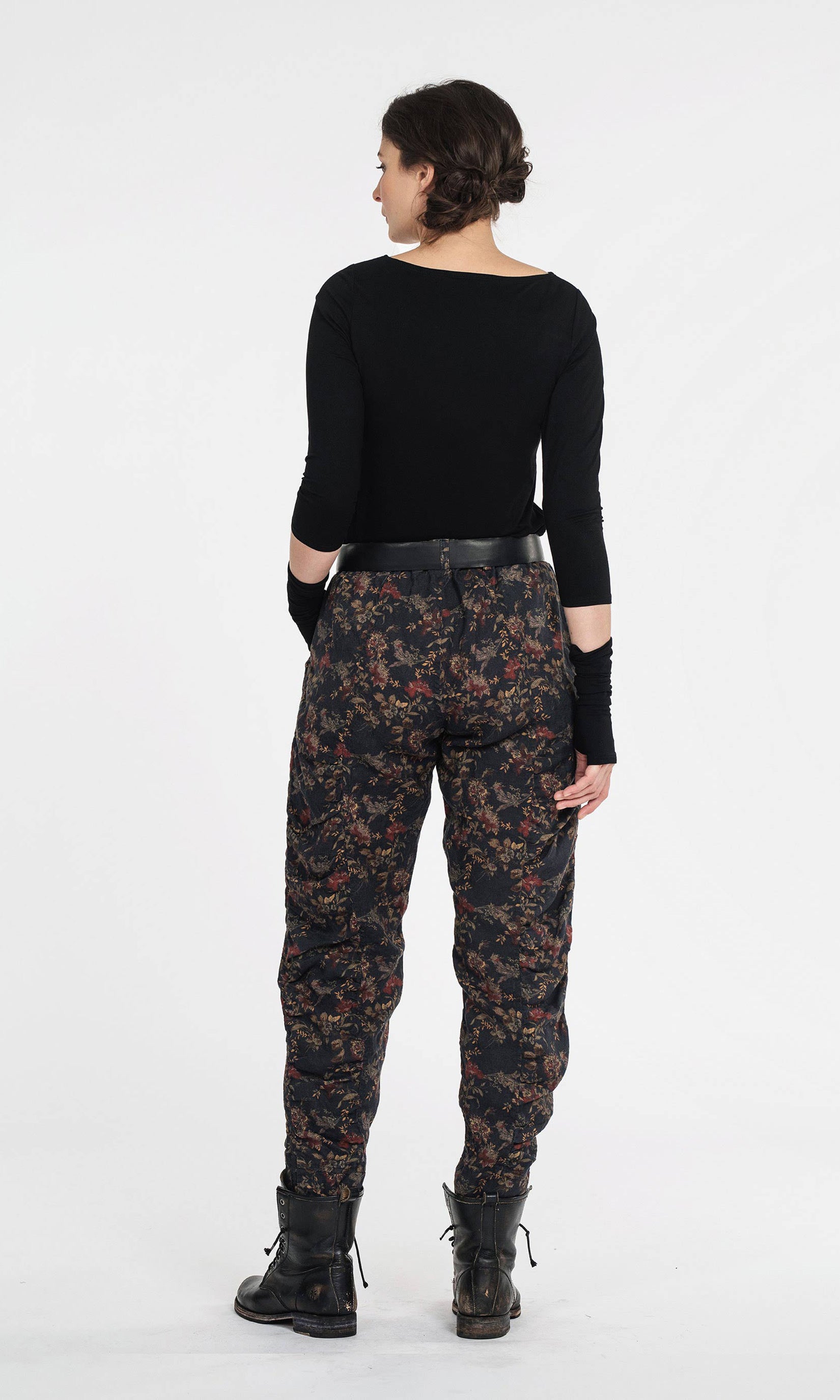 Pleated linen trousers with zippers