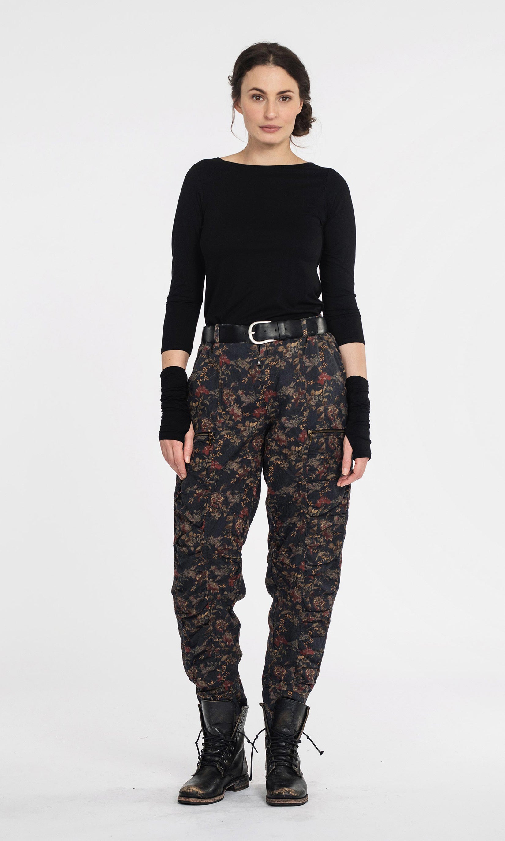 Pleated linen trousers with zippers