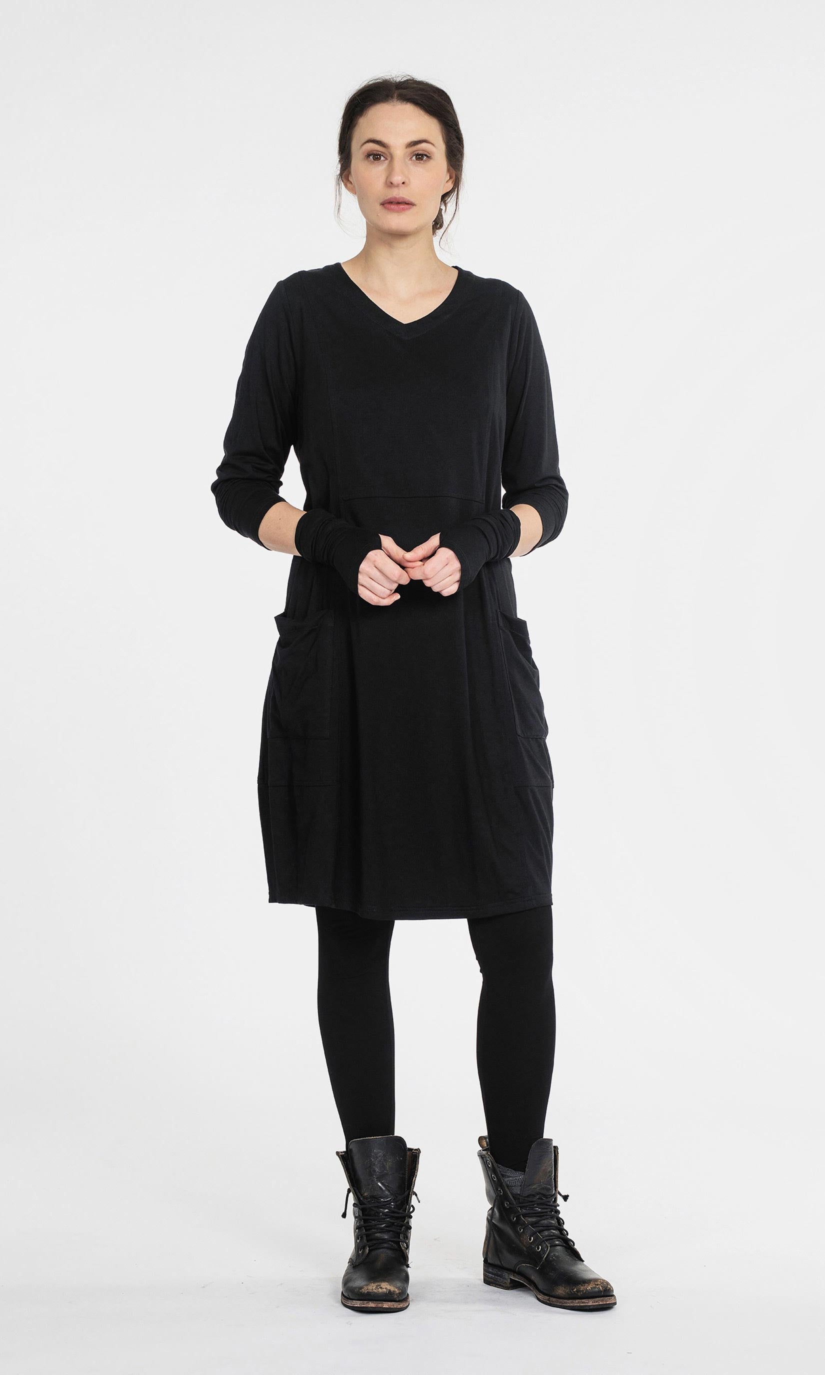 V-neck viscose dress with balloon skirt and pockets