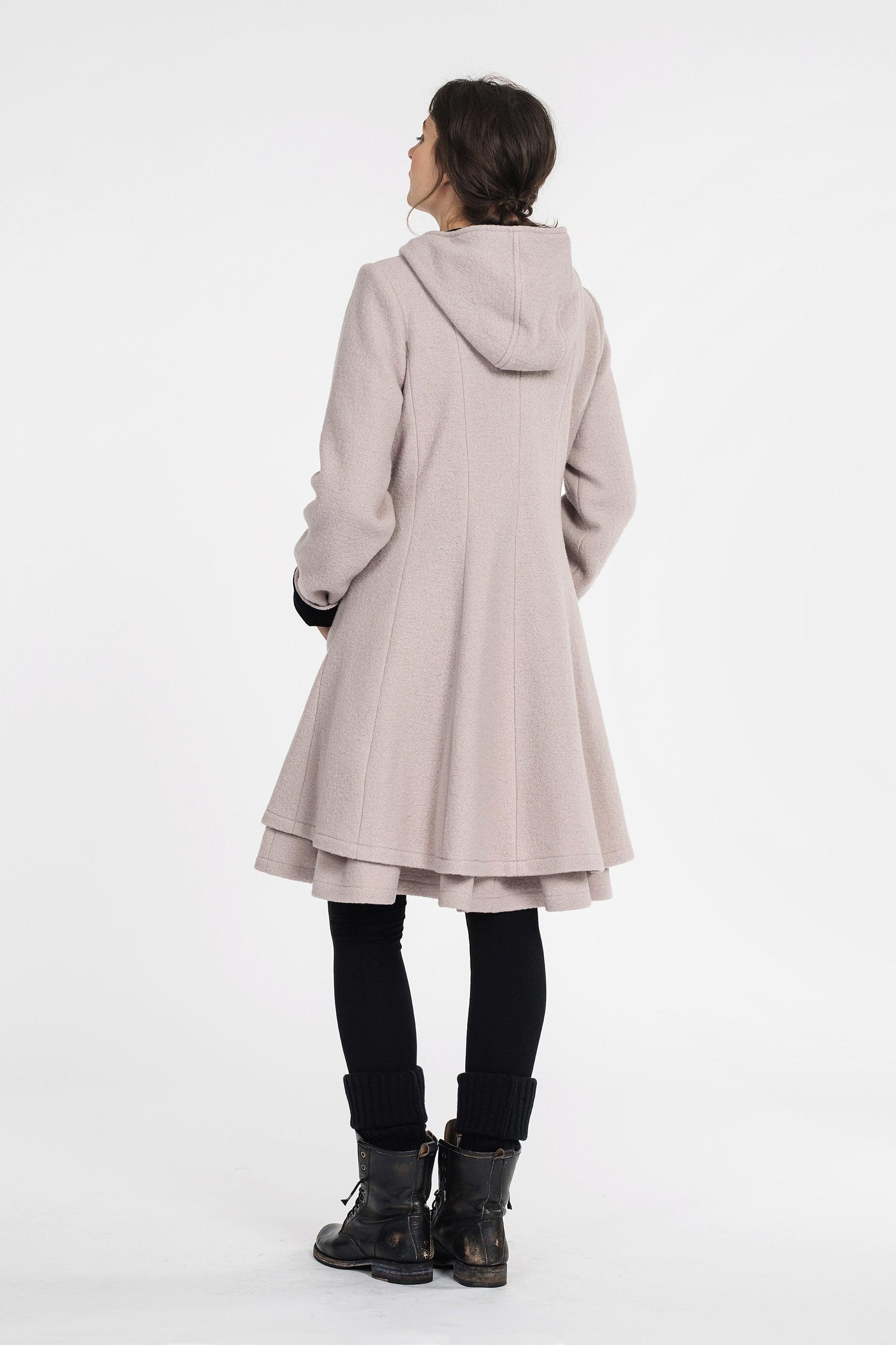Fitted wool coat with zipper and hood