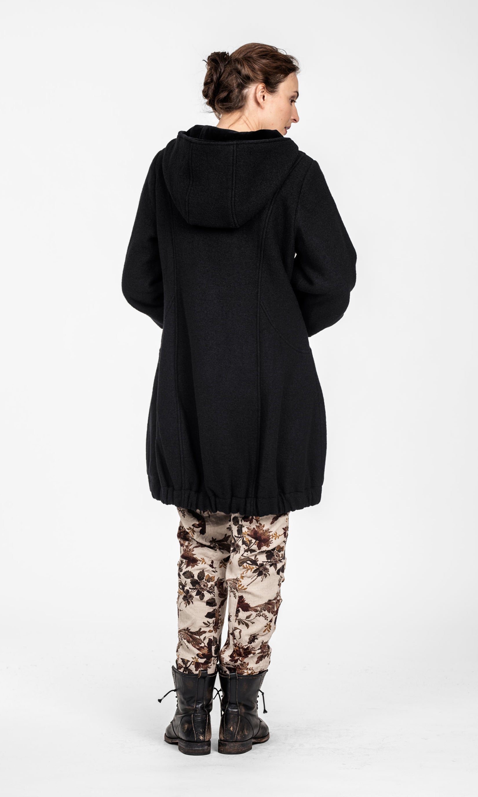 Knee-length wool balloon coat