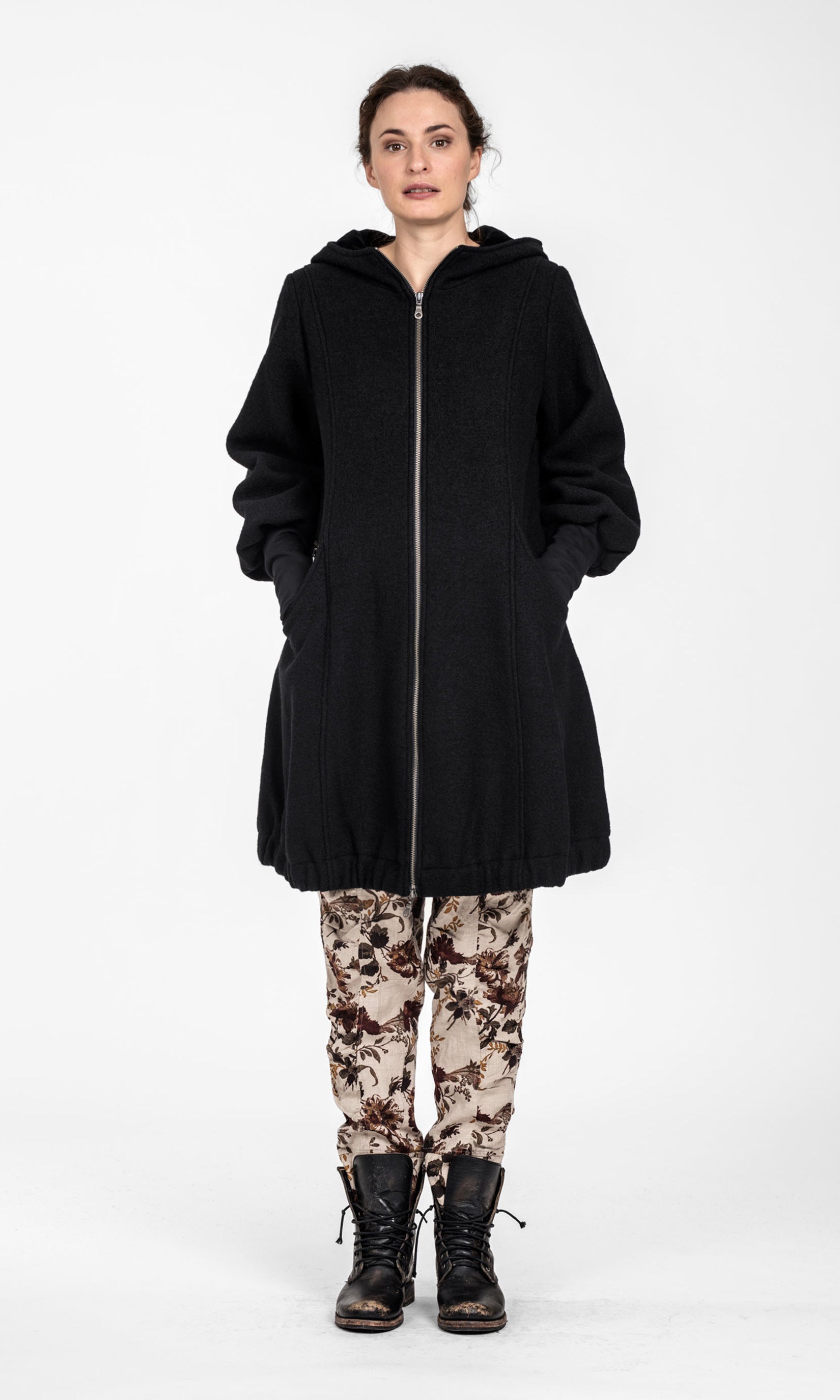 Knee-length wool balloon coat