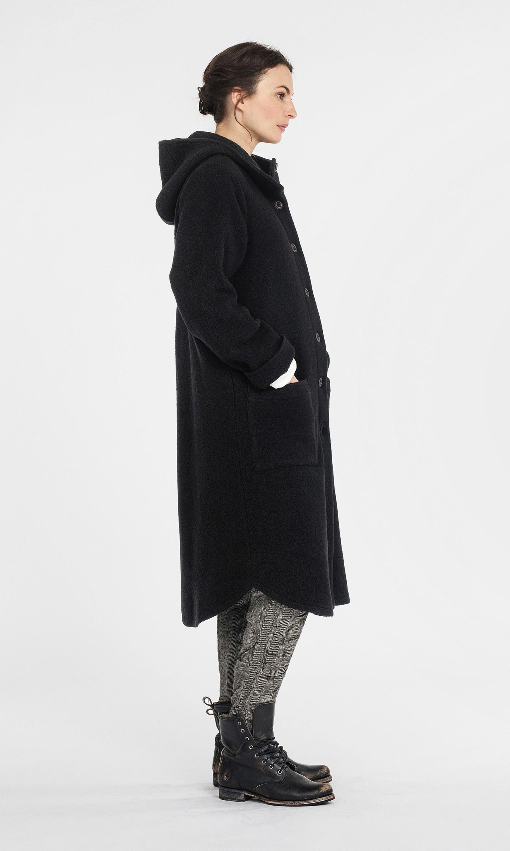 Straight wool coat with button closure and hood