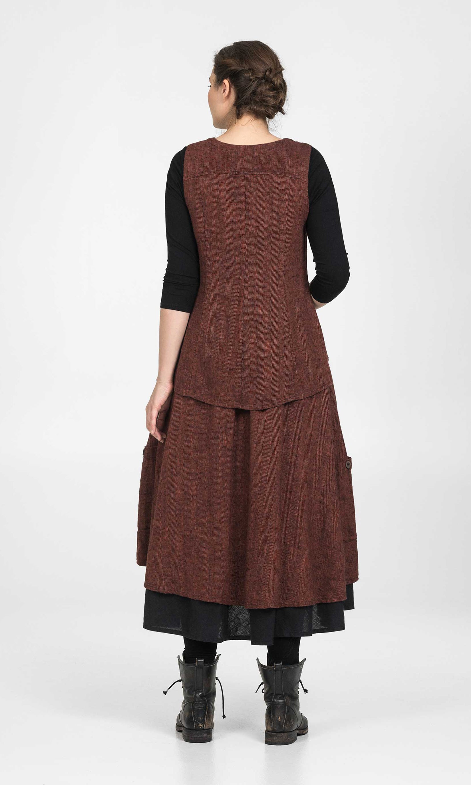 Linen vest with length at the back