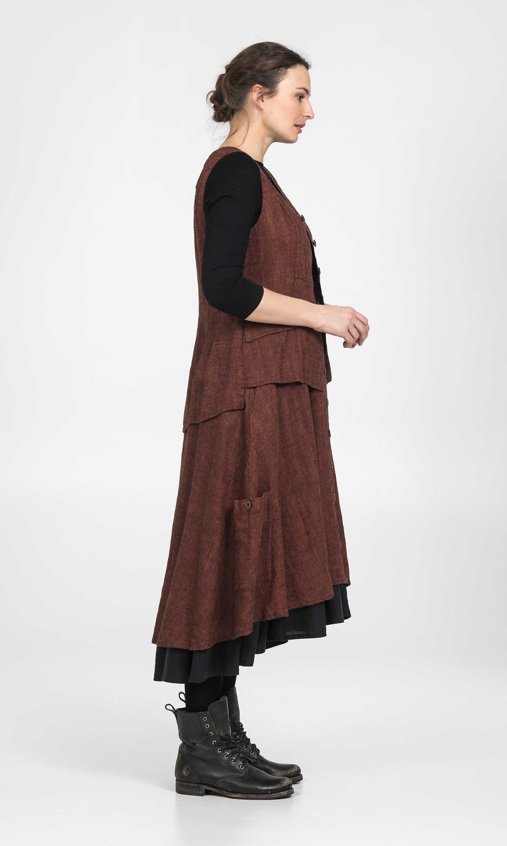 Linen vest with length at the back