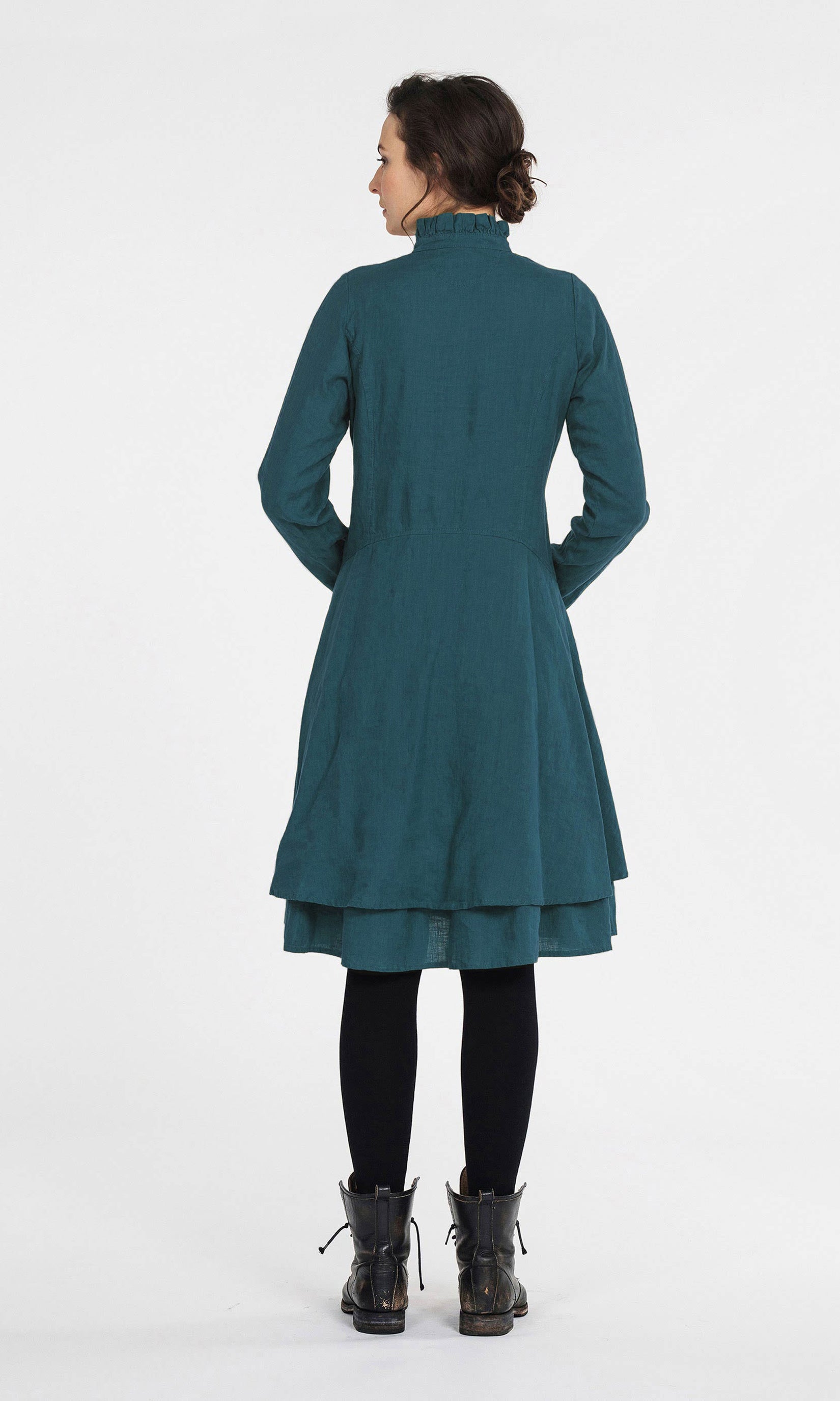 Linen dress with straw pleats and half polo