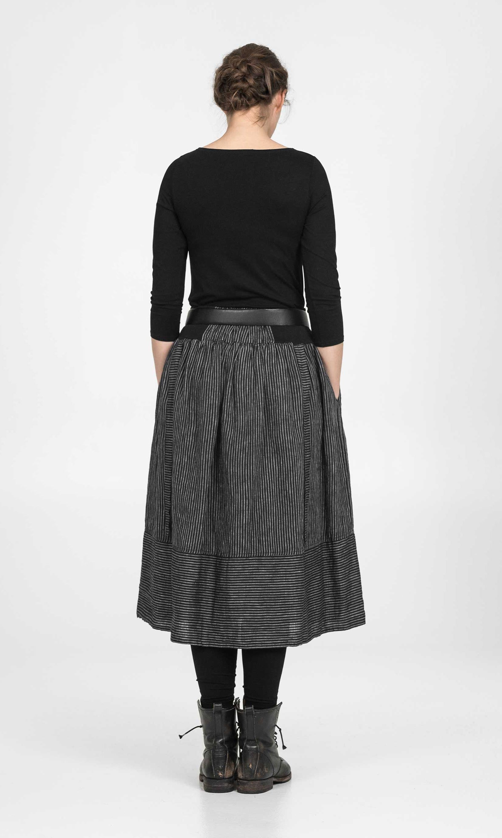Wide linen skirt with ribbon