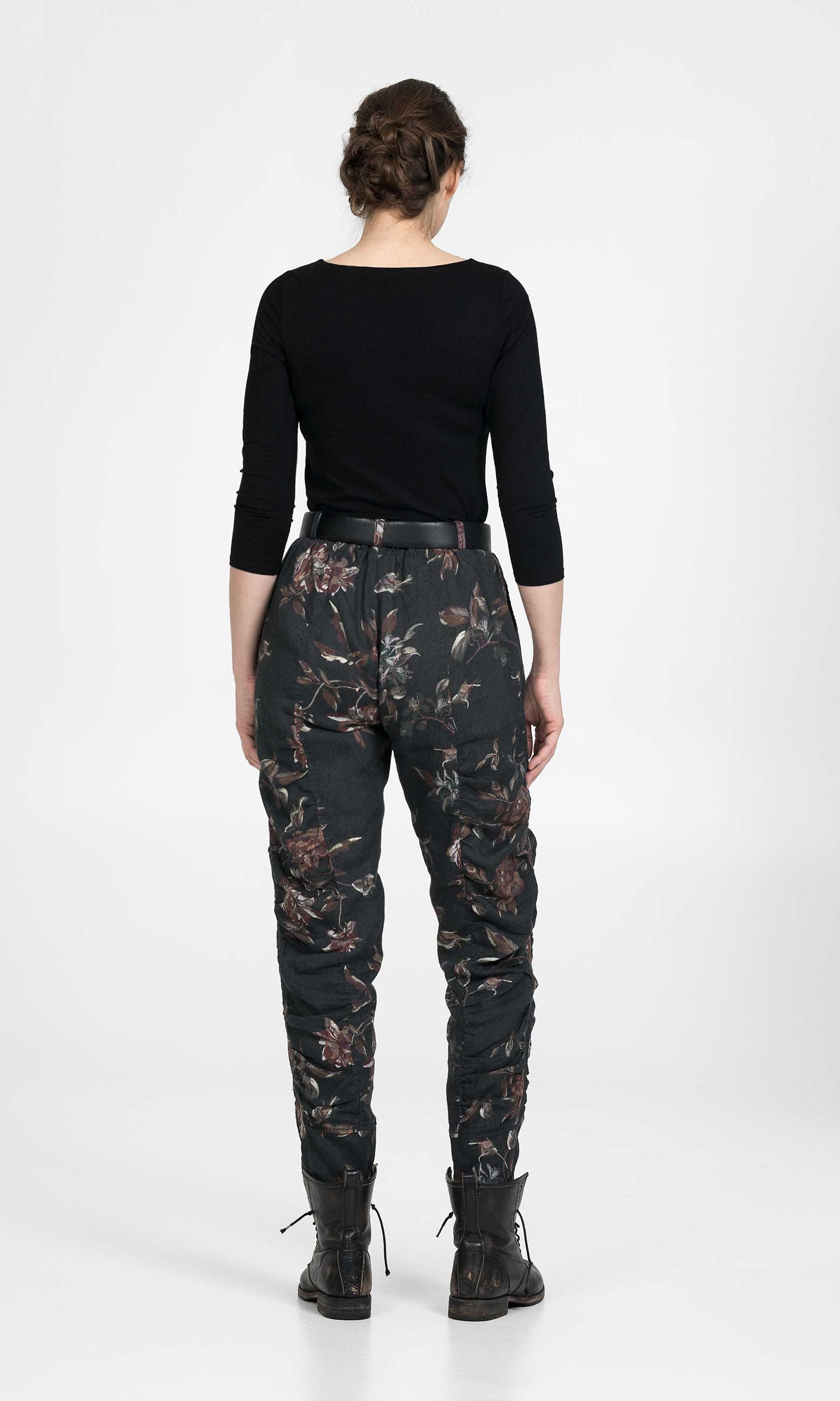 Pleated linen trousers with zippers