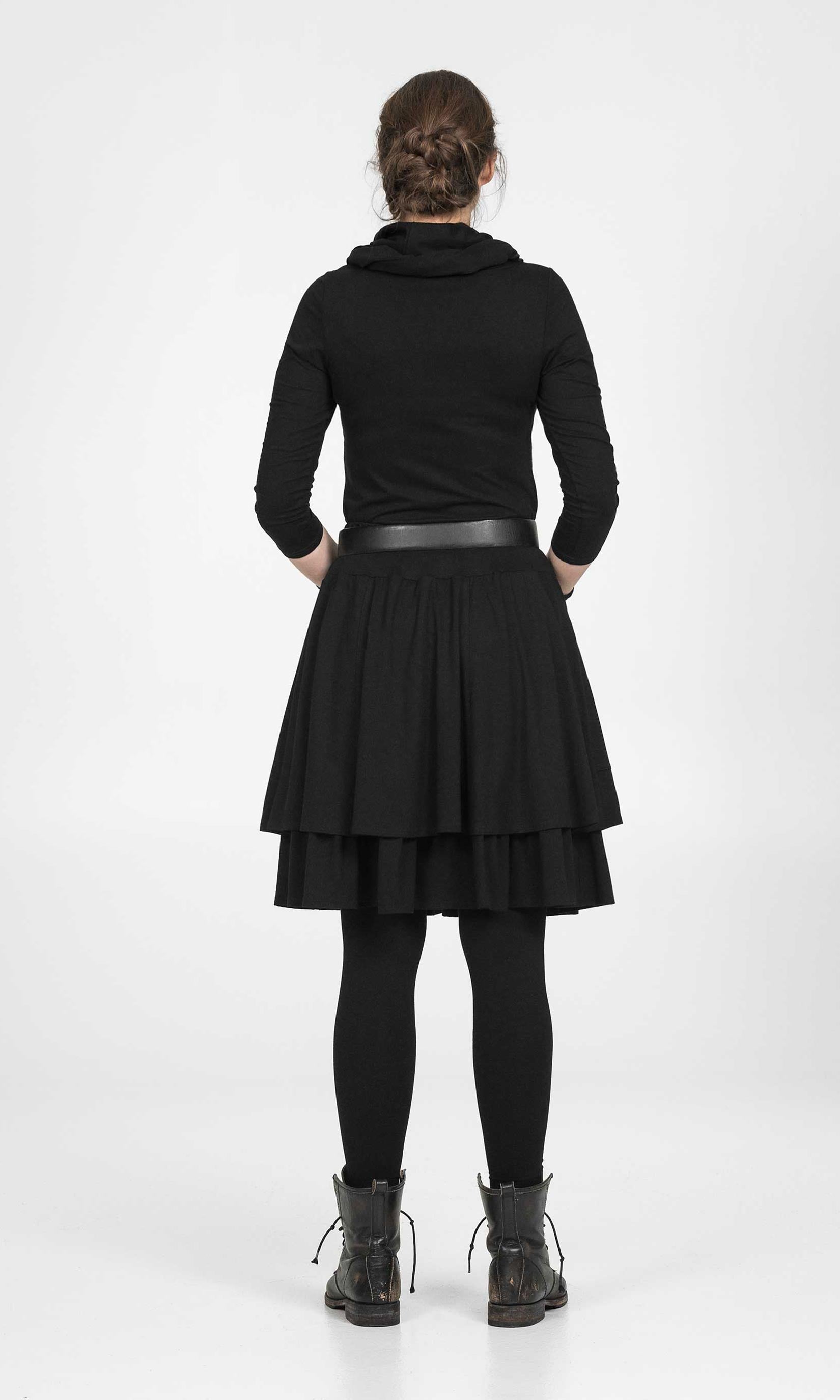 Viskoskjol, kort modell med fickor