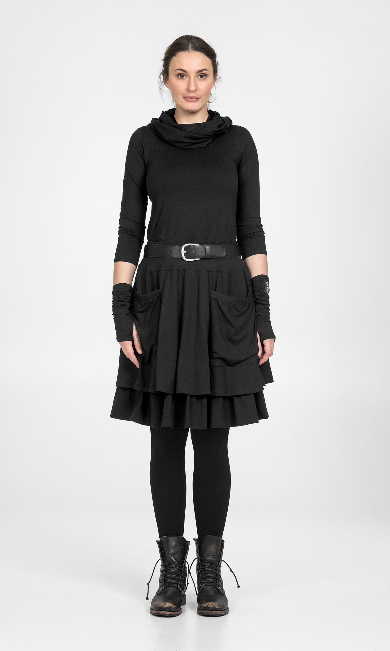 Knee-long viscose skirt with pockets