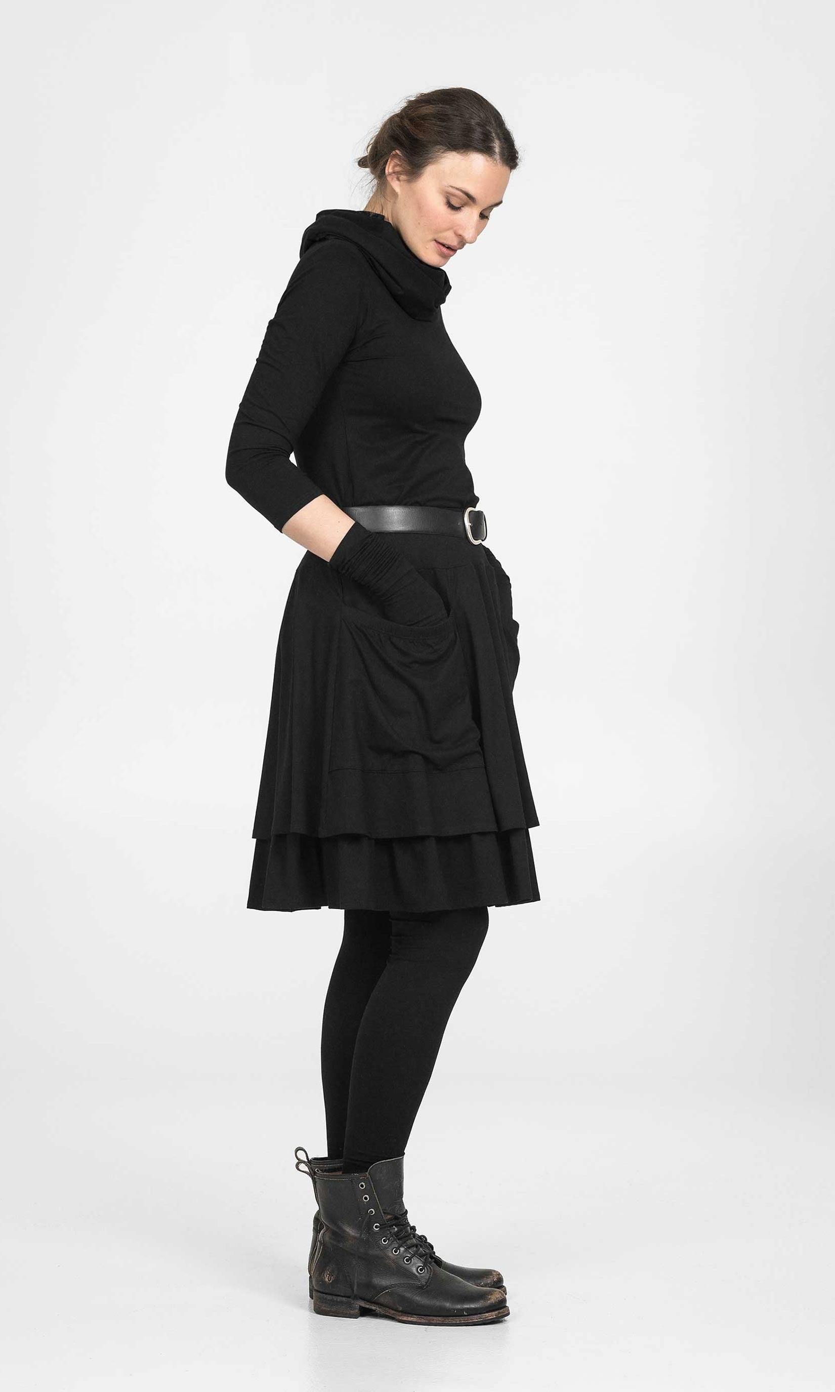 Knee-long viscose skirt with pockets