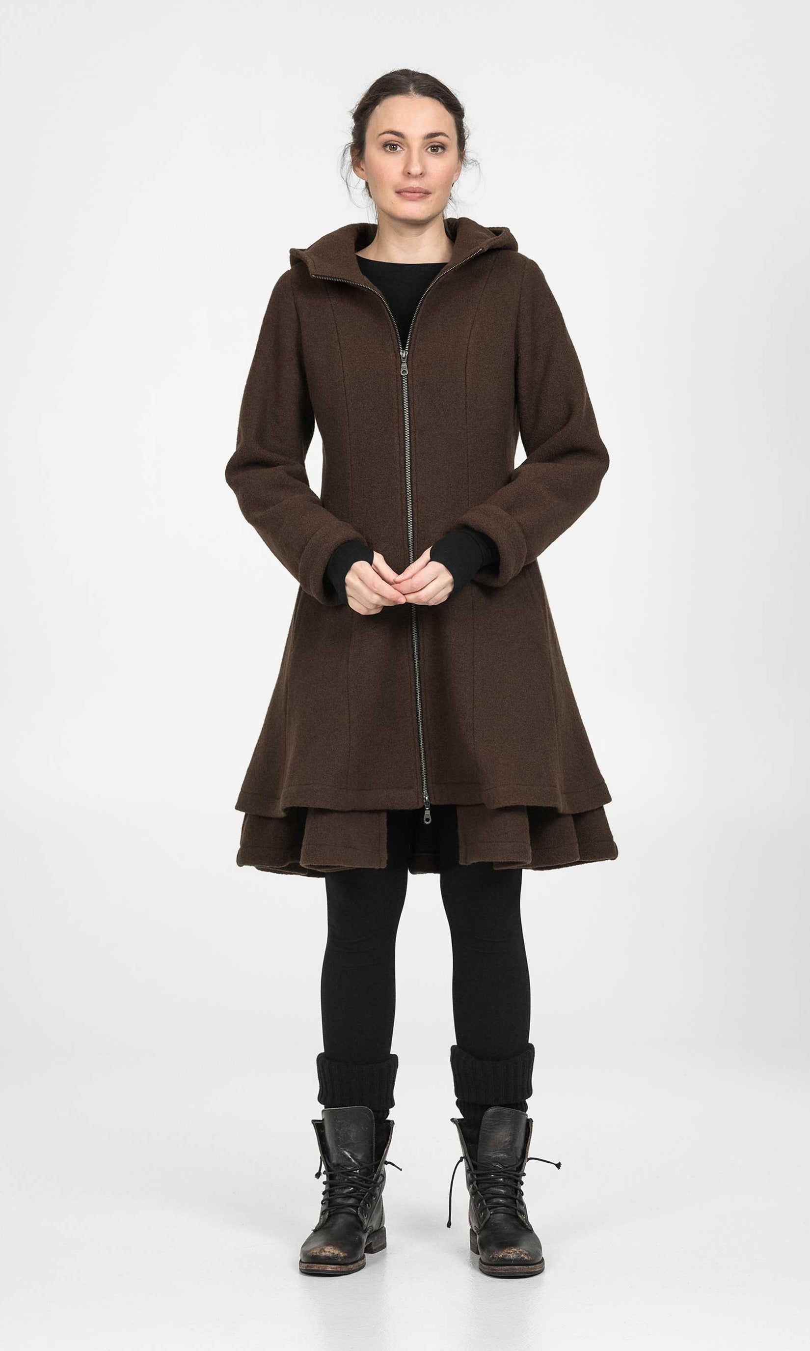 Fitted wool coat with zipper and hood