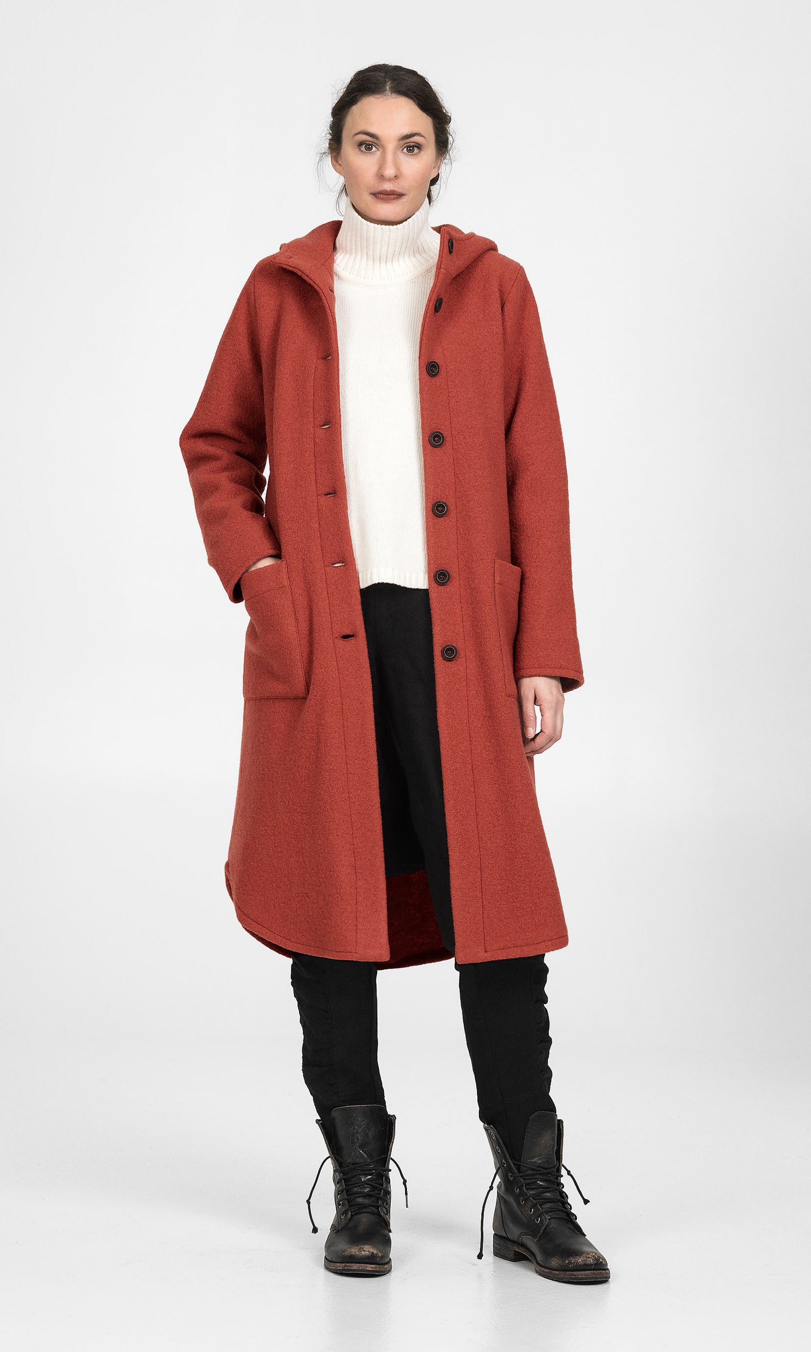 Straight wool coat with button closure and hood