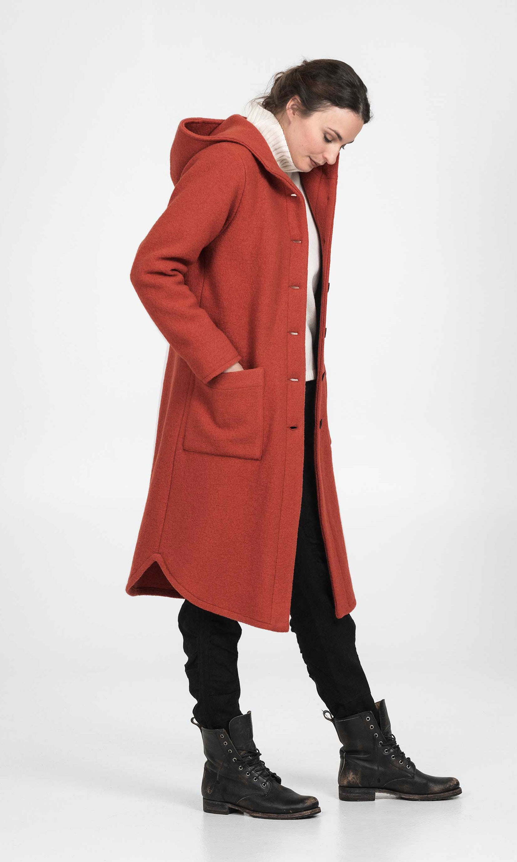 Straight wool coat with button closure and hood