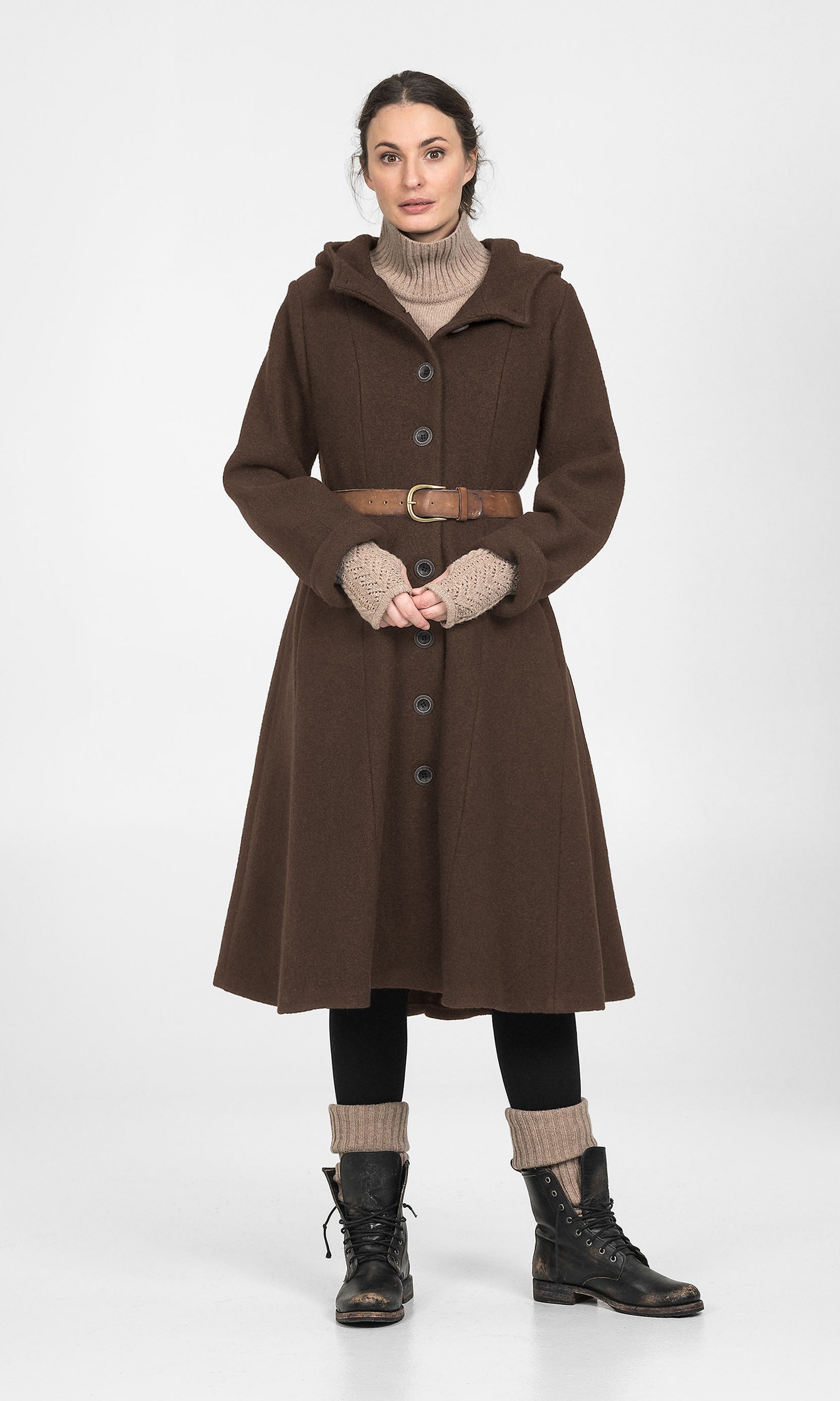 Fitted knee-long wool coat with hood