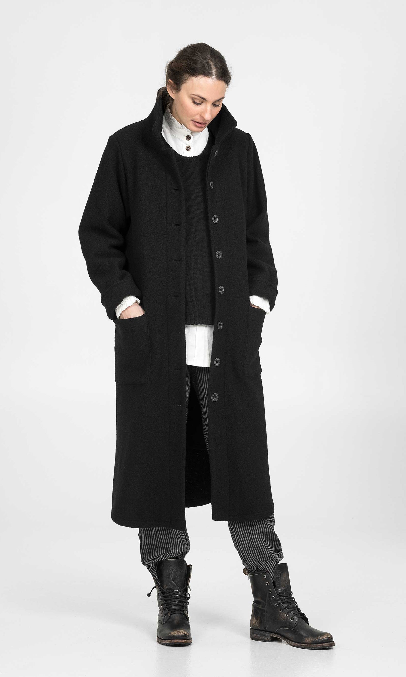 Straight wool coat with collar