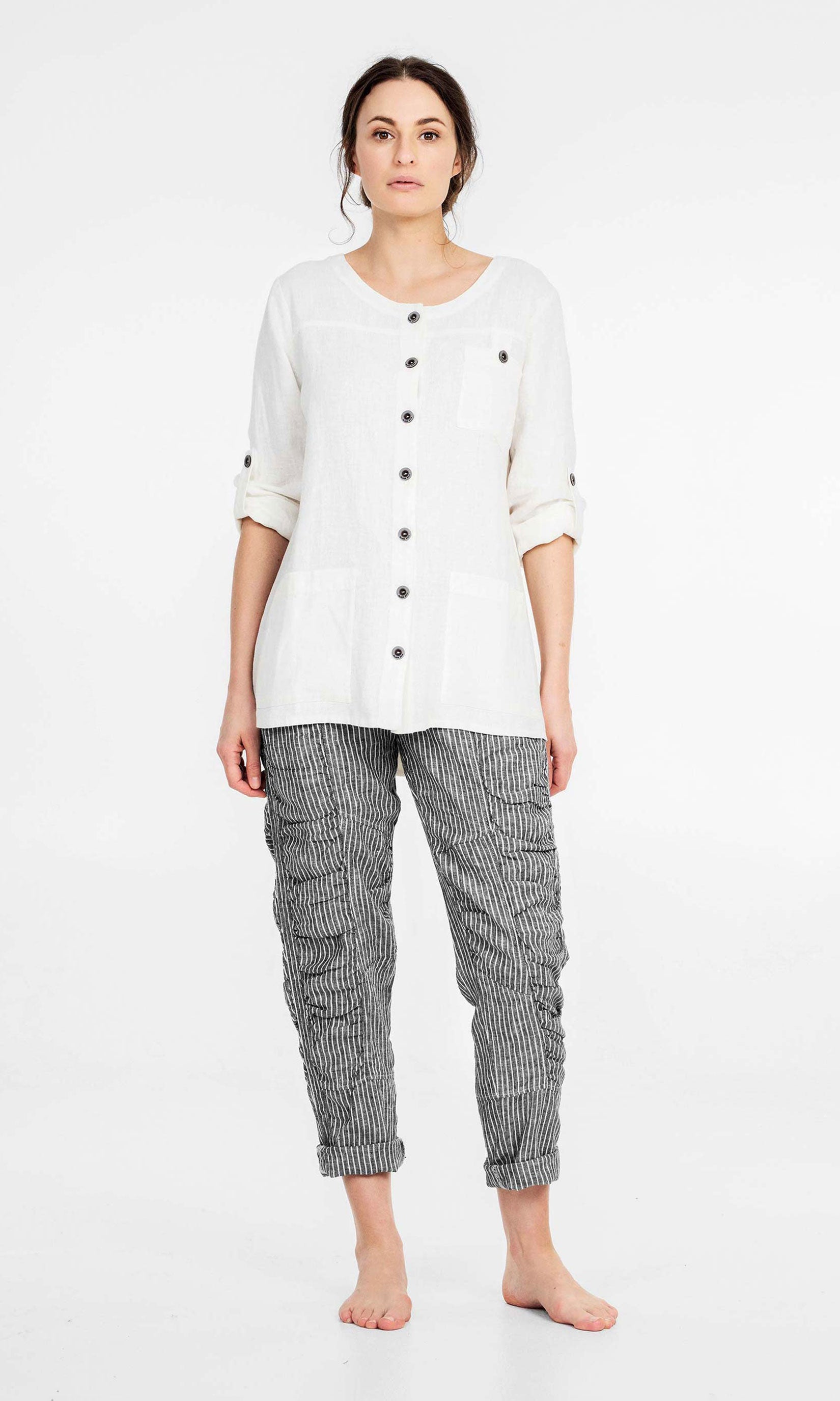 Straight linen jacket with button closure