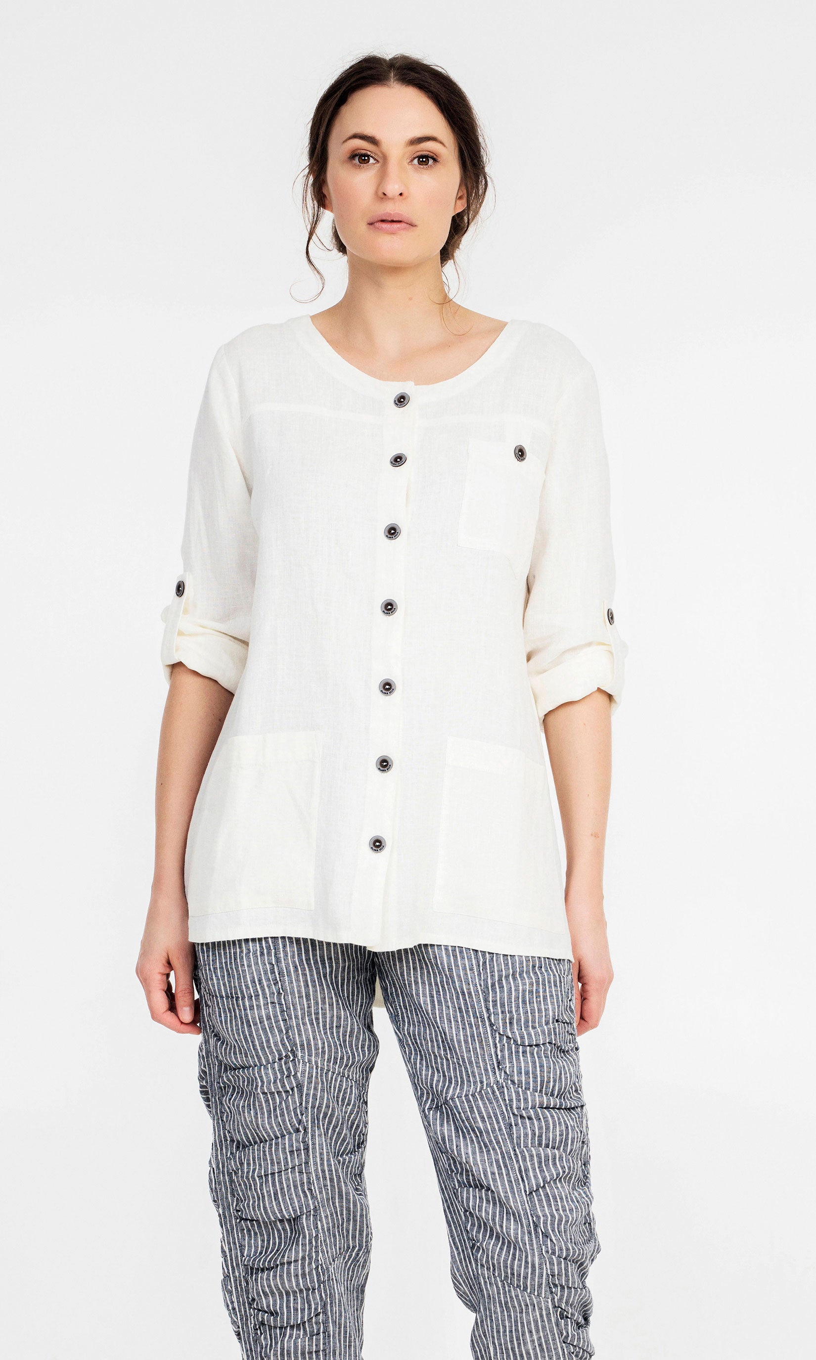 Straight linen jacket with button closure