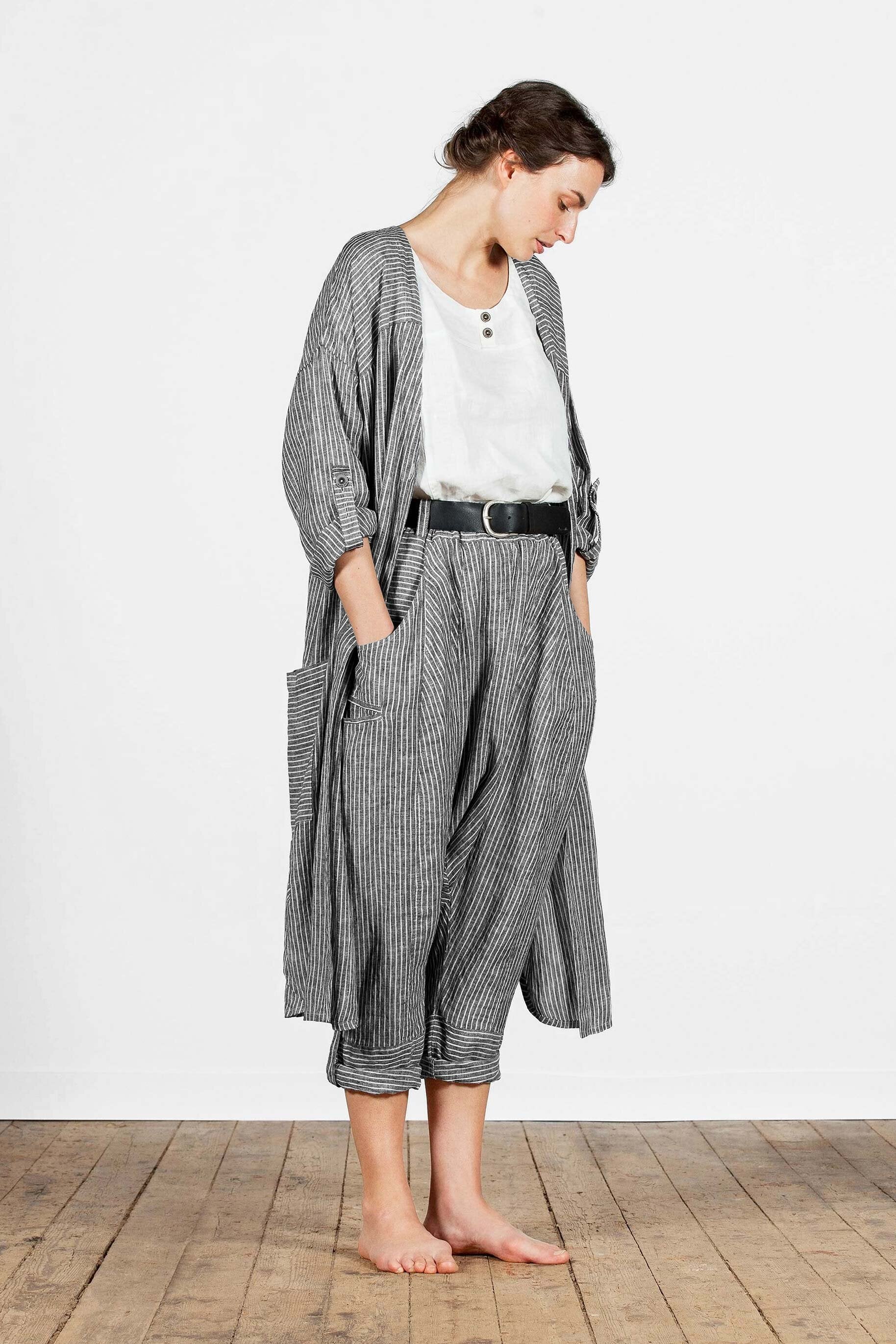 V-neck linen coat with button