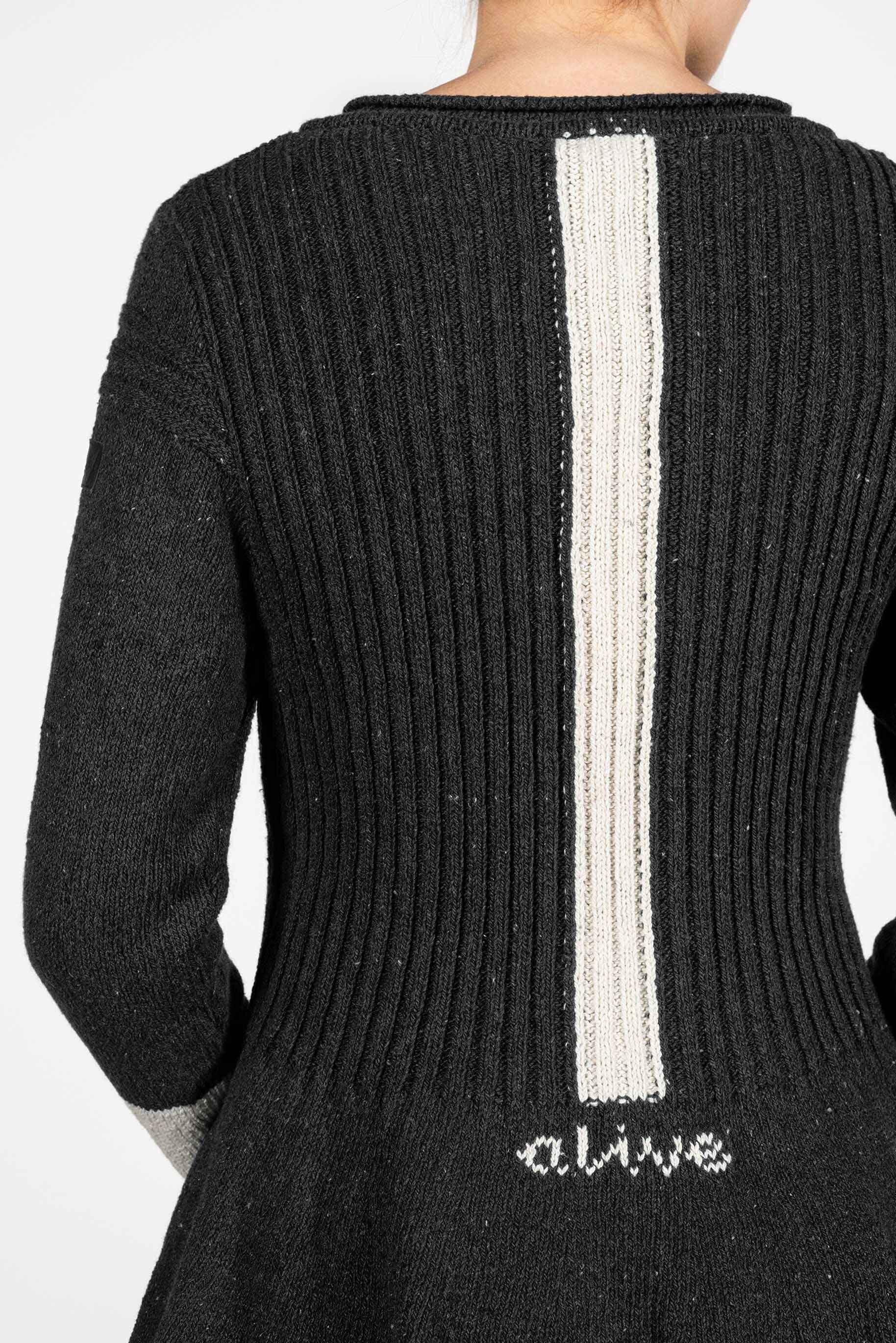 Stickad kofta i insvängd modell med dragkedja i garn från återvunna jeans