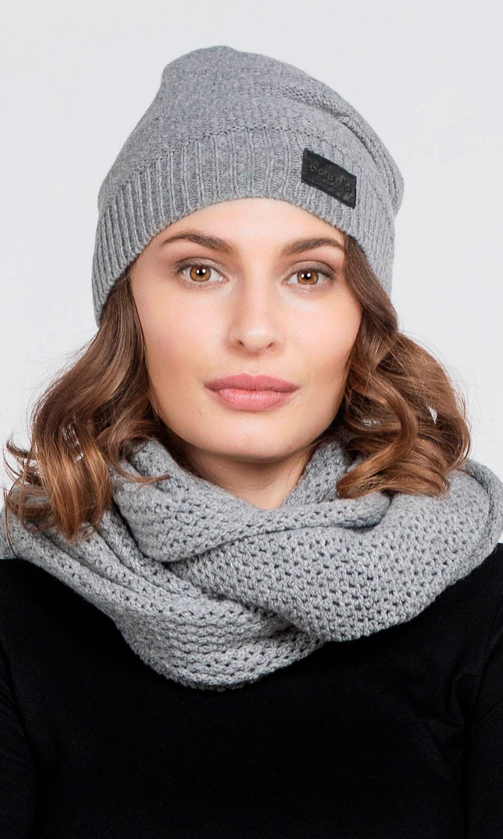 Knitted round scarf in wool