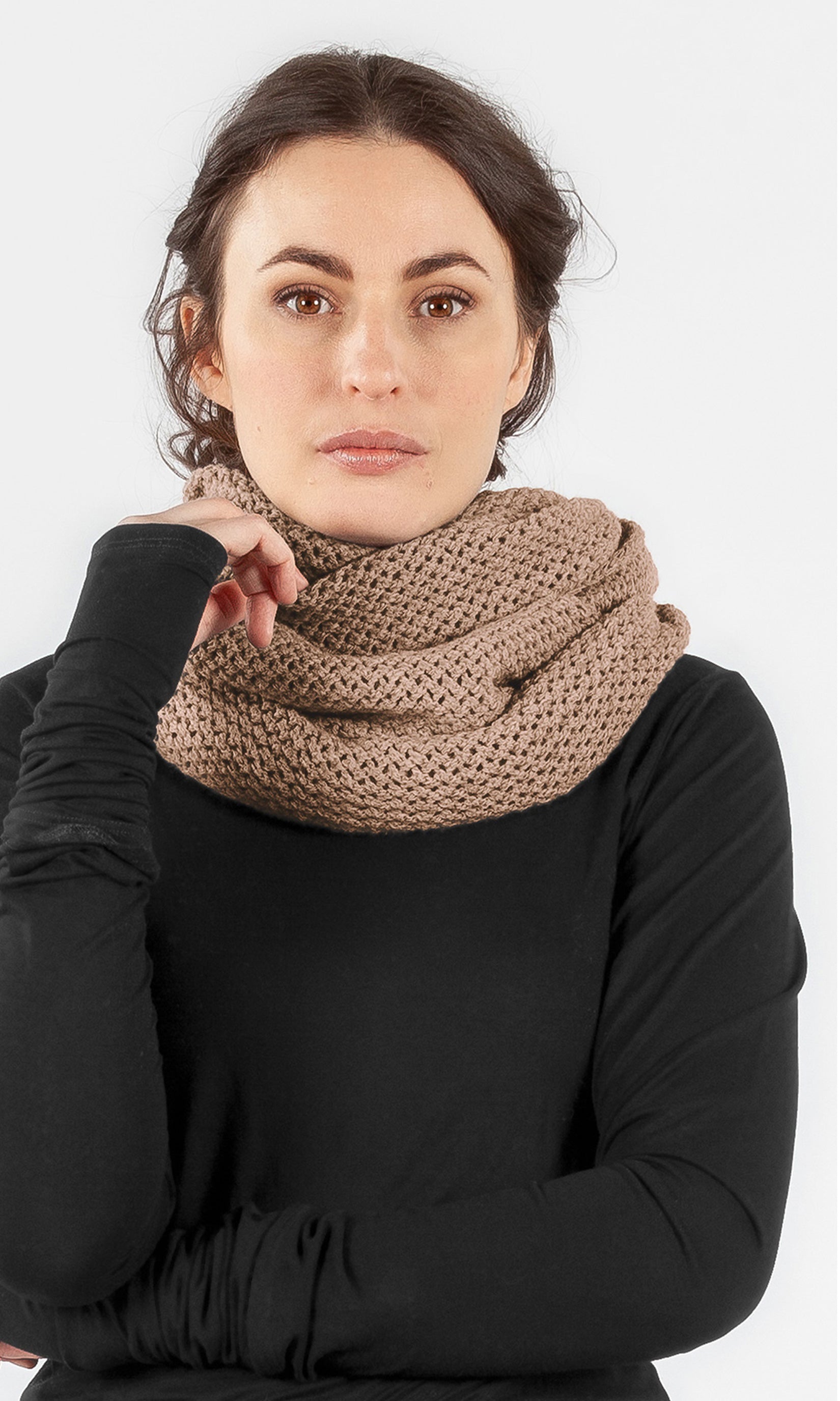 Gestrickter Rundschal aus Wolle