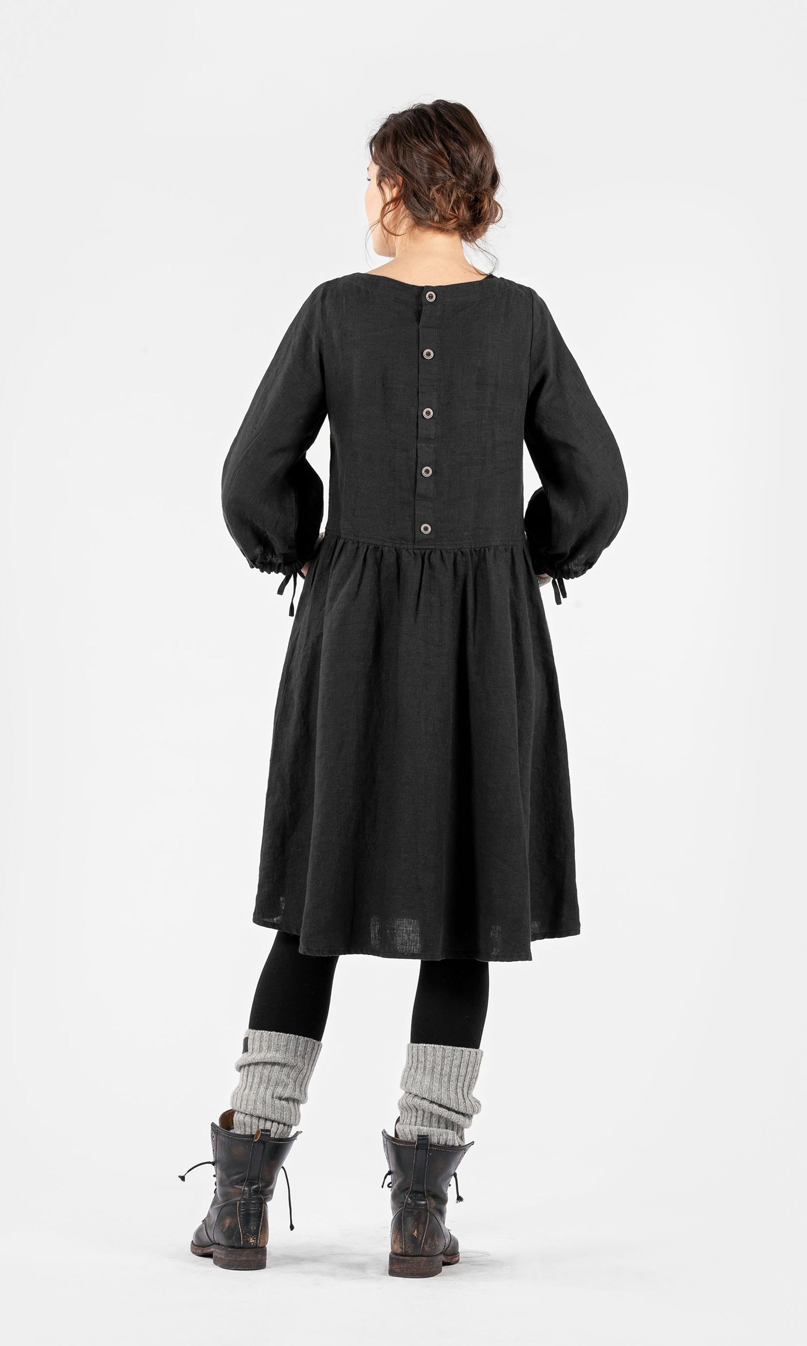 Knee-length linen dress with wide sleeves and drawstring