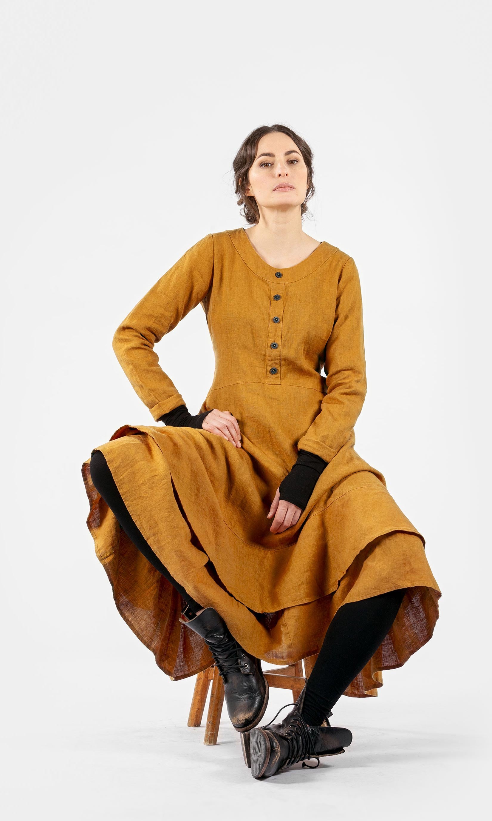 Langes Leinenkleid mit Doppelröcken