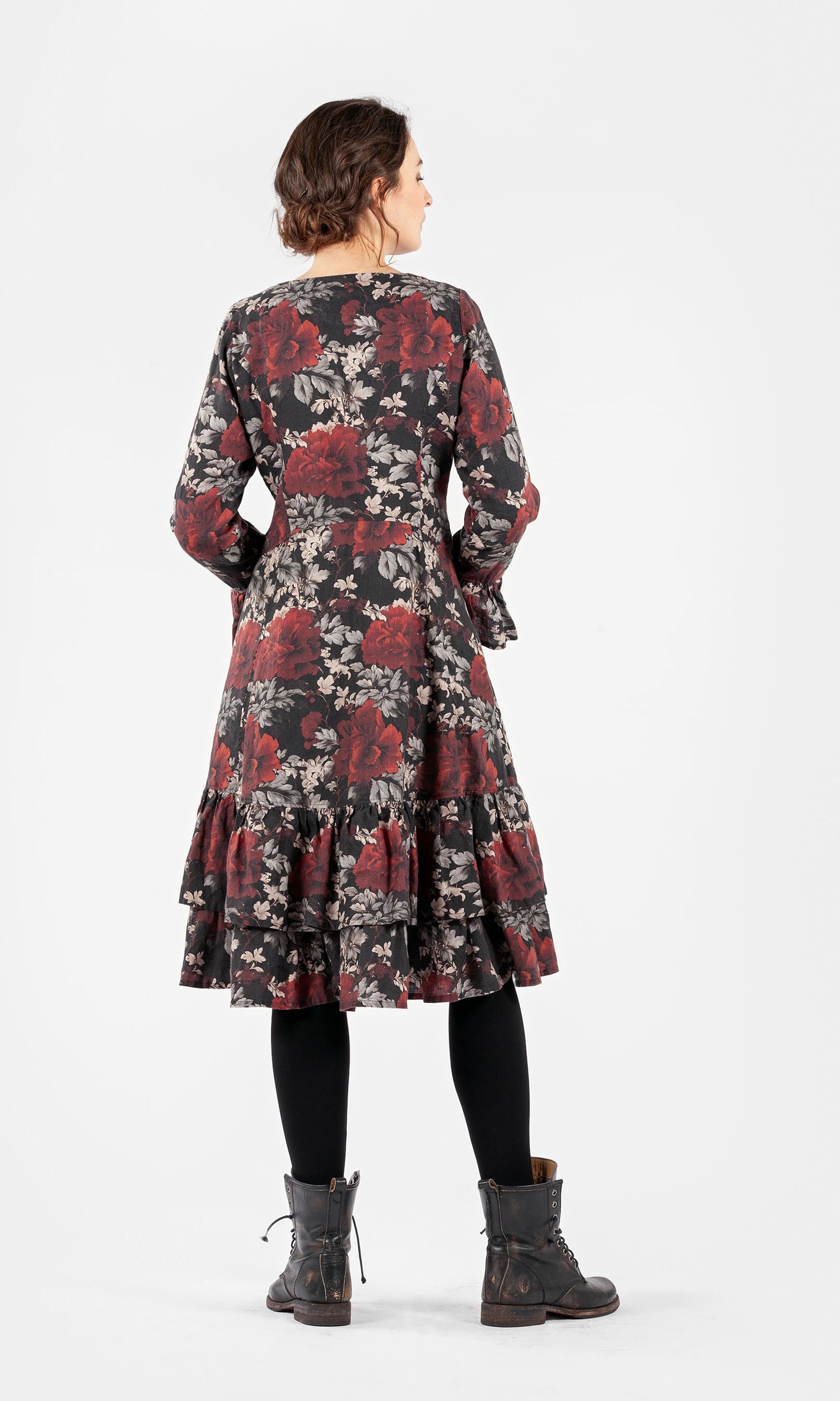 Linen dress with ruffles at the bottom and cuffs