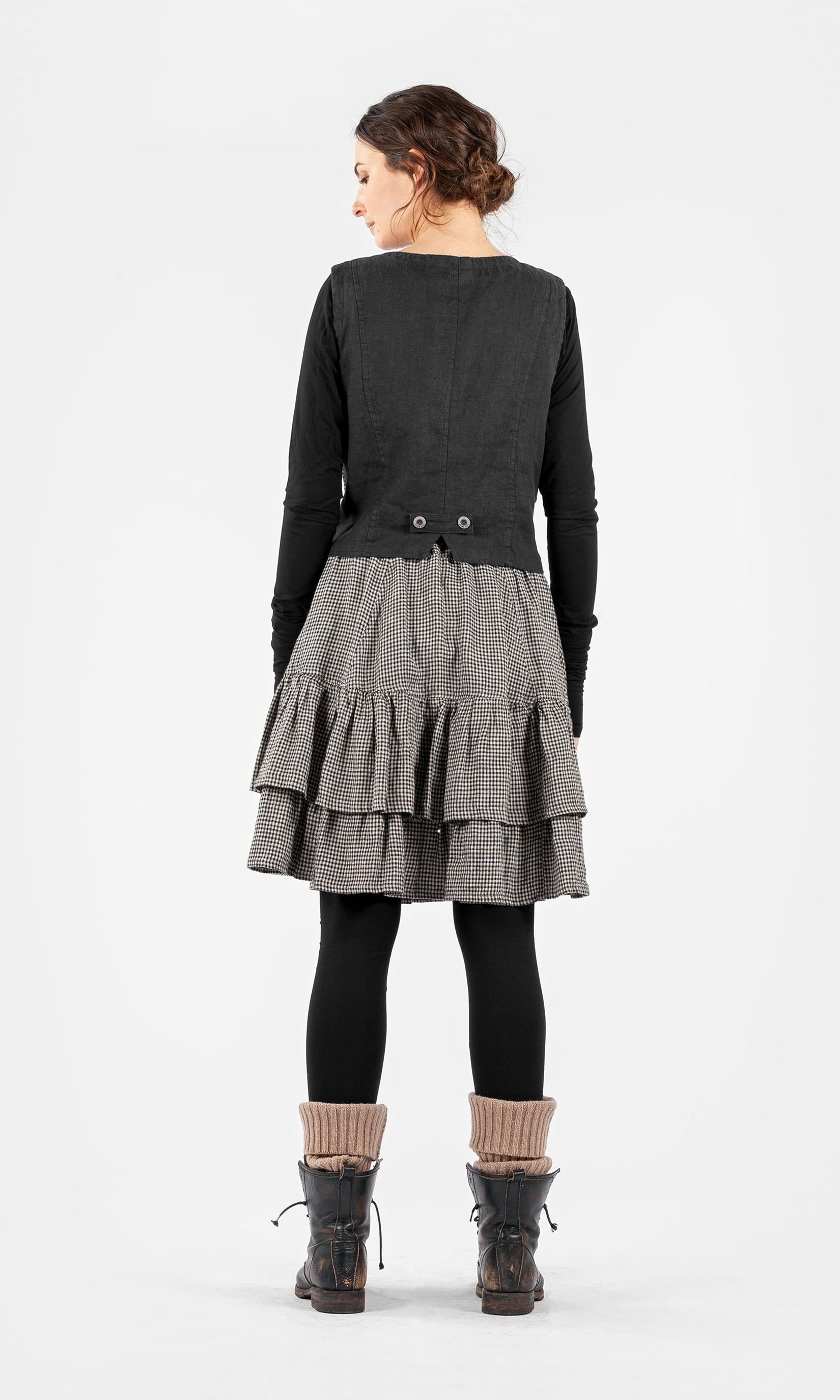 Knee-length linen skirt with ruffles
