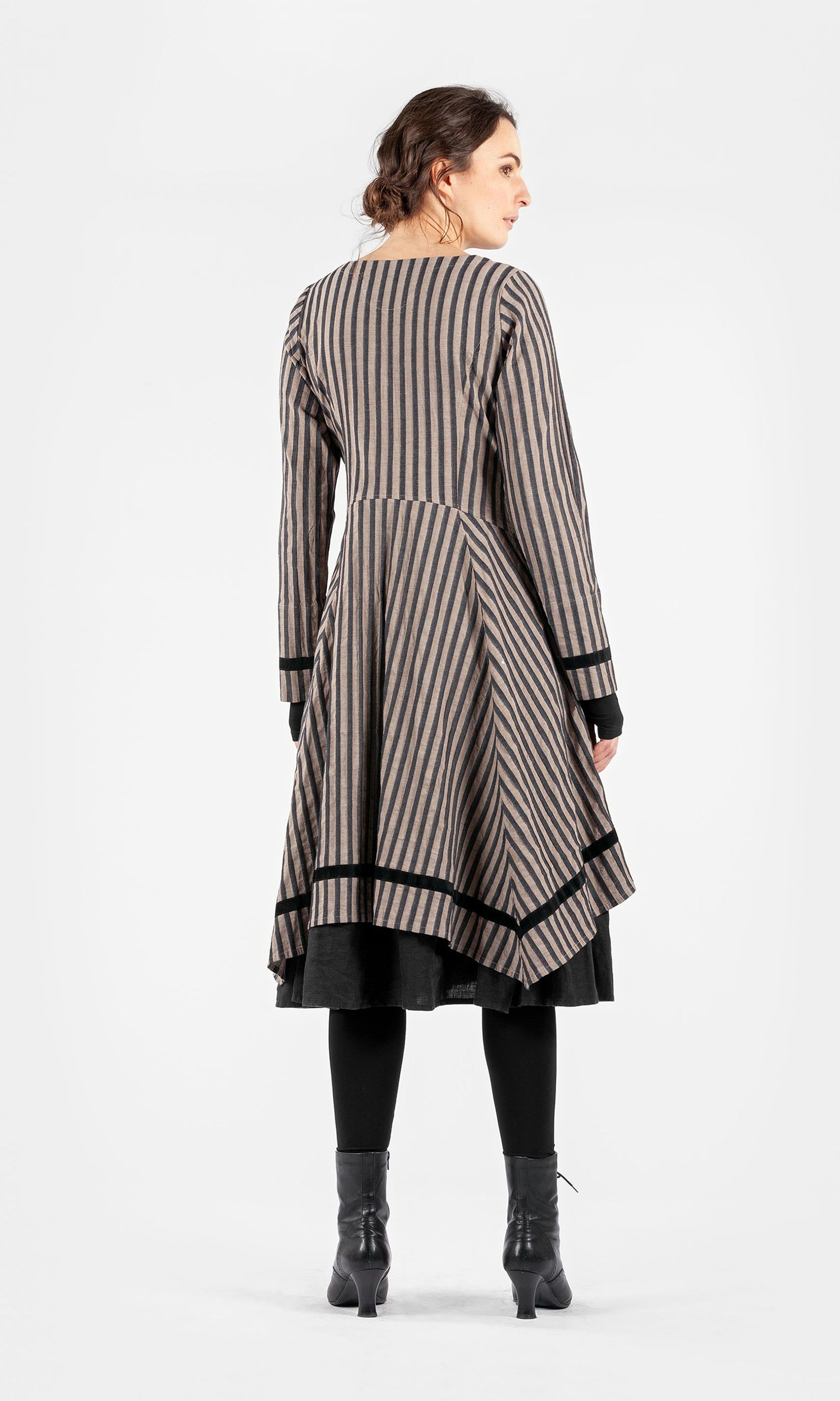 Fitted dress with petticoat in organic cotton