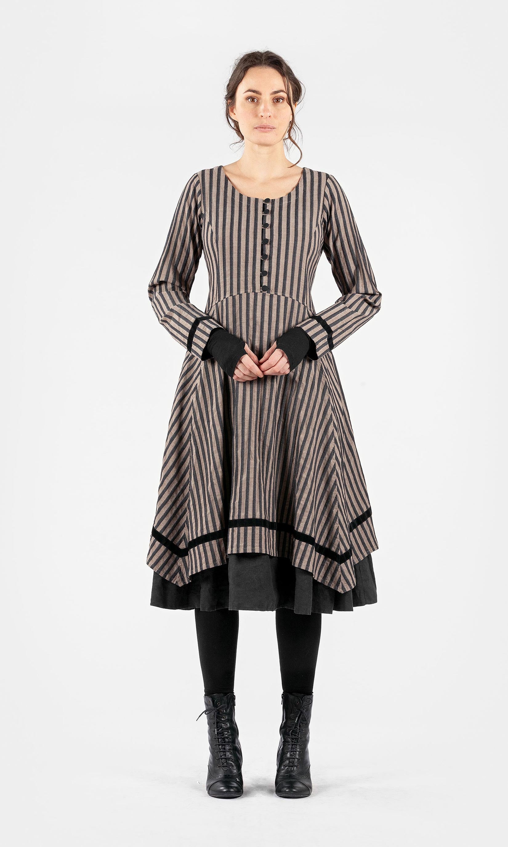 Fitted dress with petticoat in organic cotton
