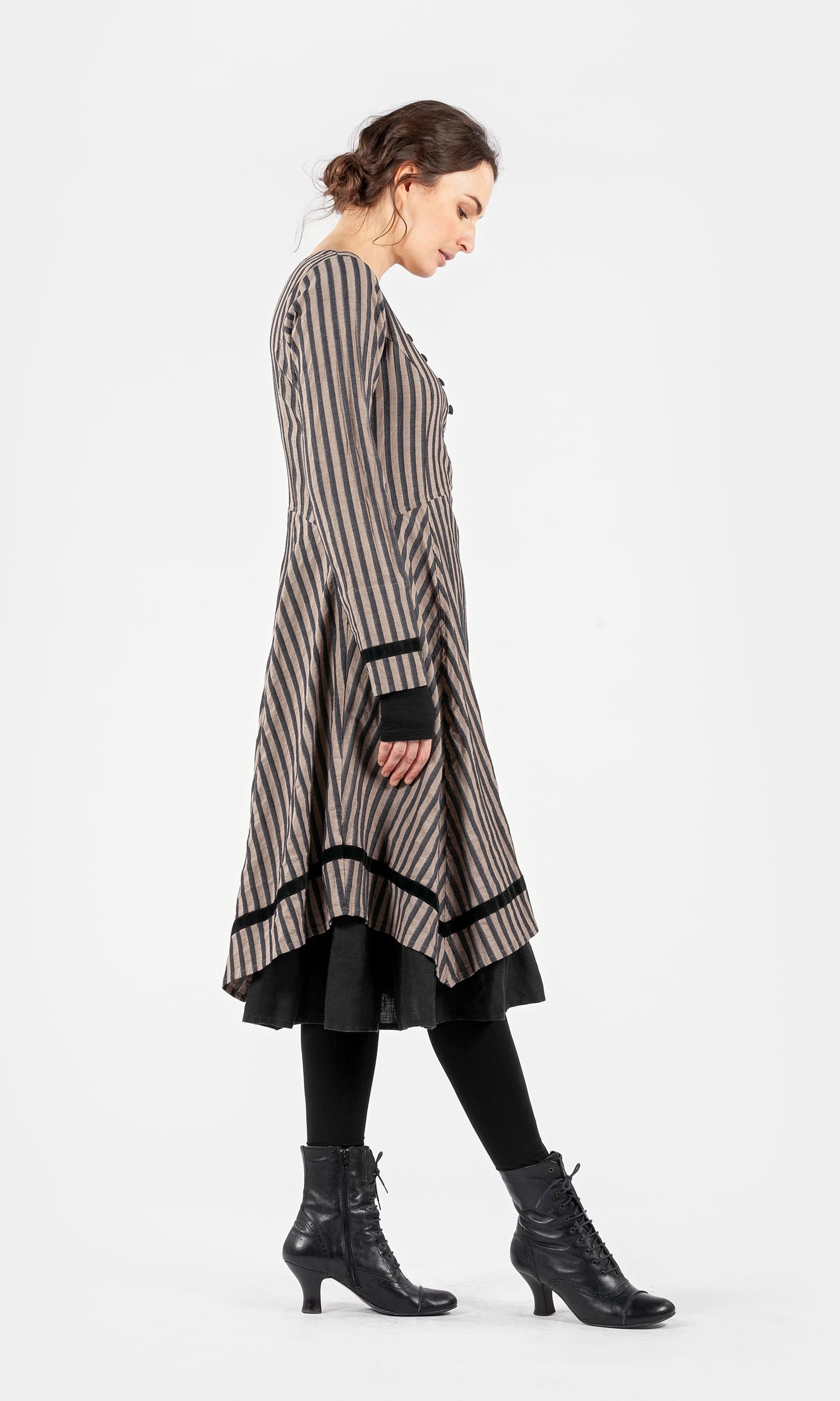 Fitted dress with petticoat in organic cotton