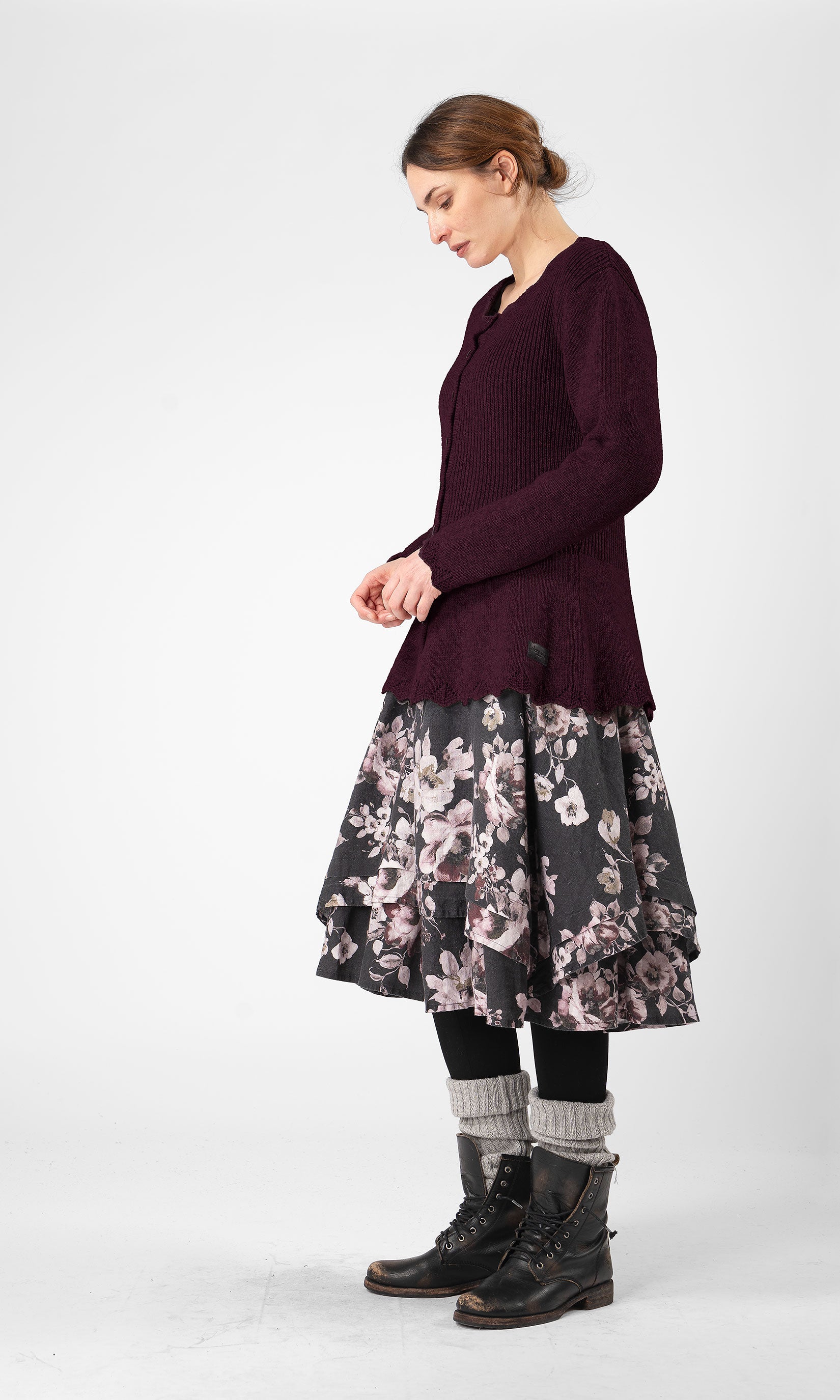 Maßgeschneidert Strickjacke aus Wolle mit Knopfverschluss