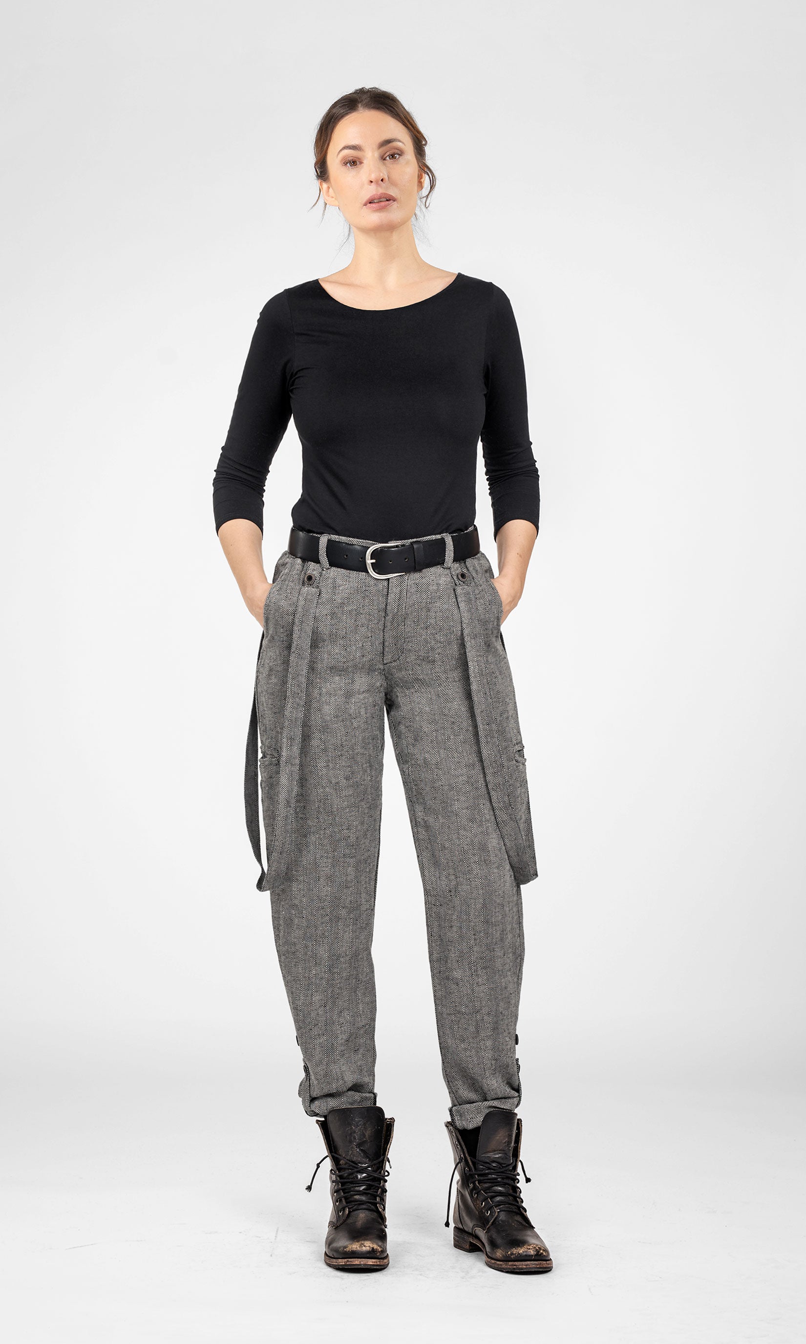 Linen trousers with suspenders